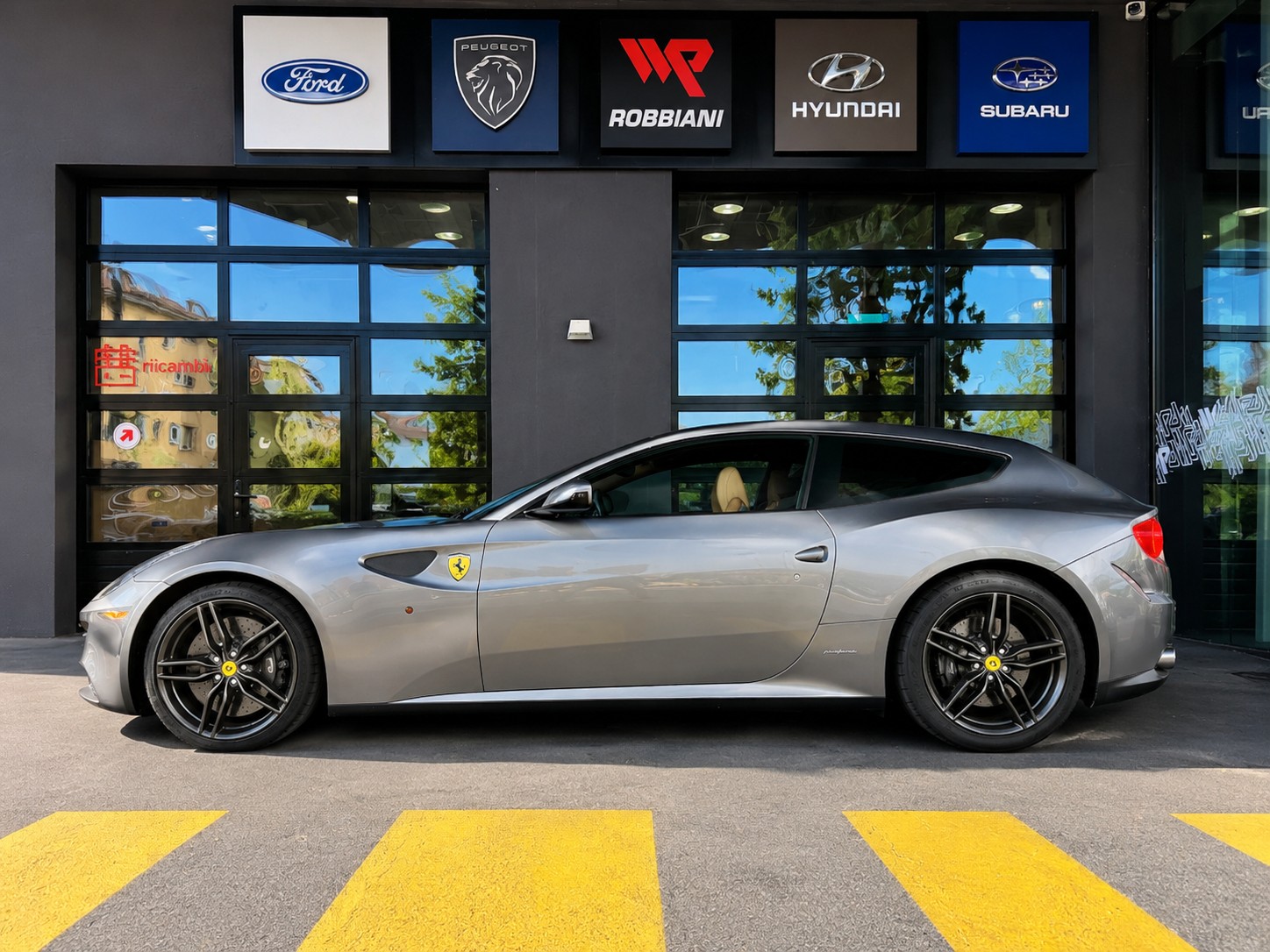 FERRARI FF-image-1