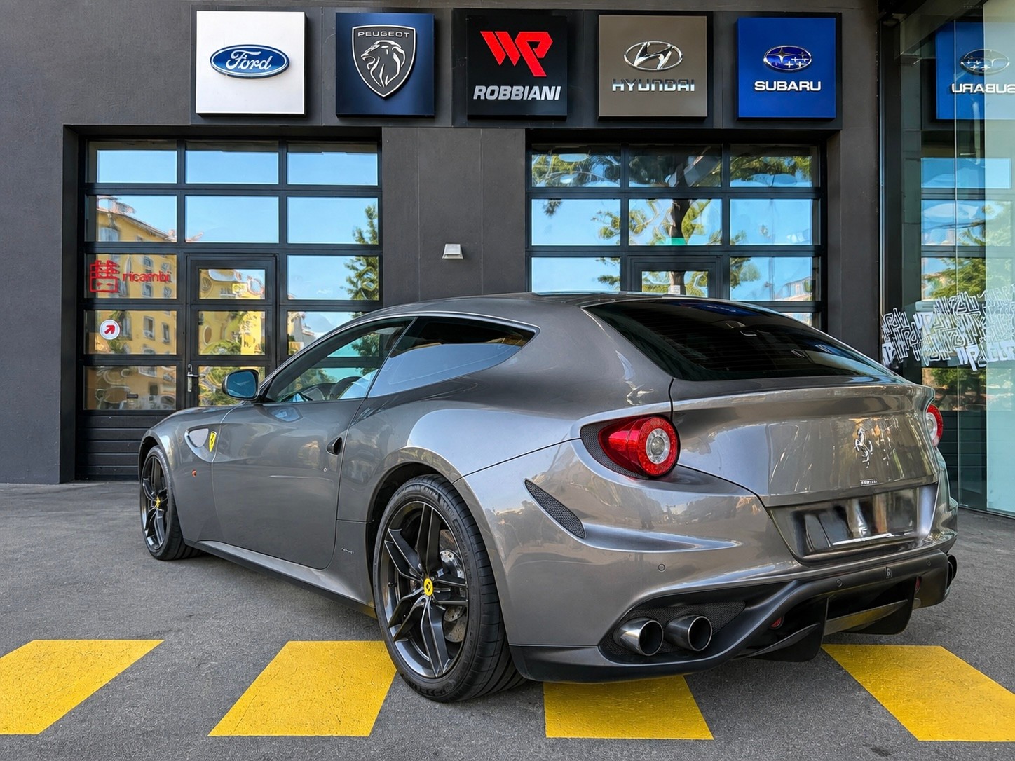 FERRARI FF-image-2