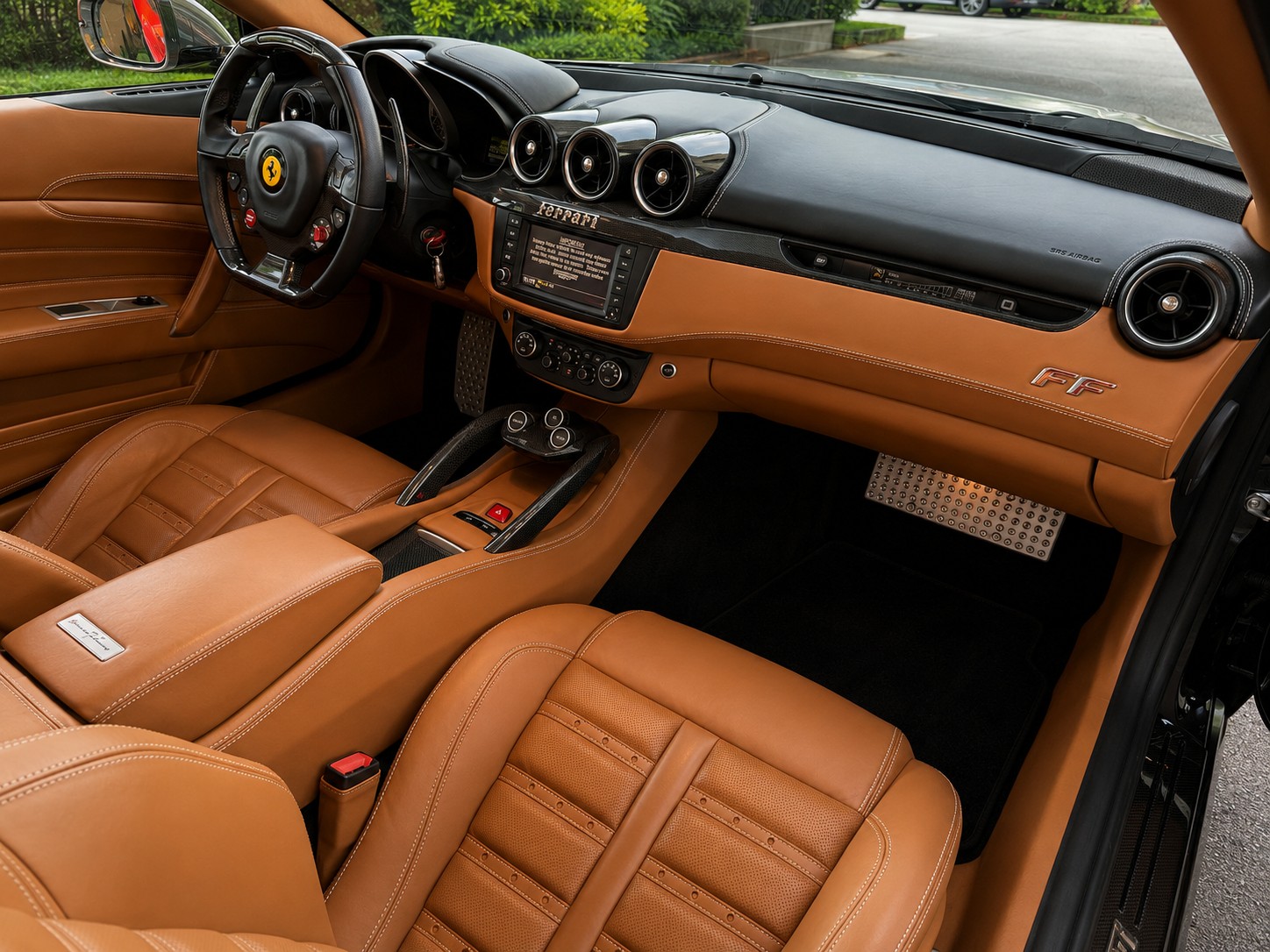 FERRARI FF-image-10