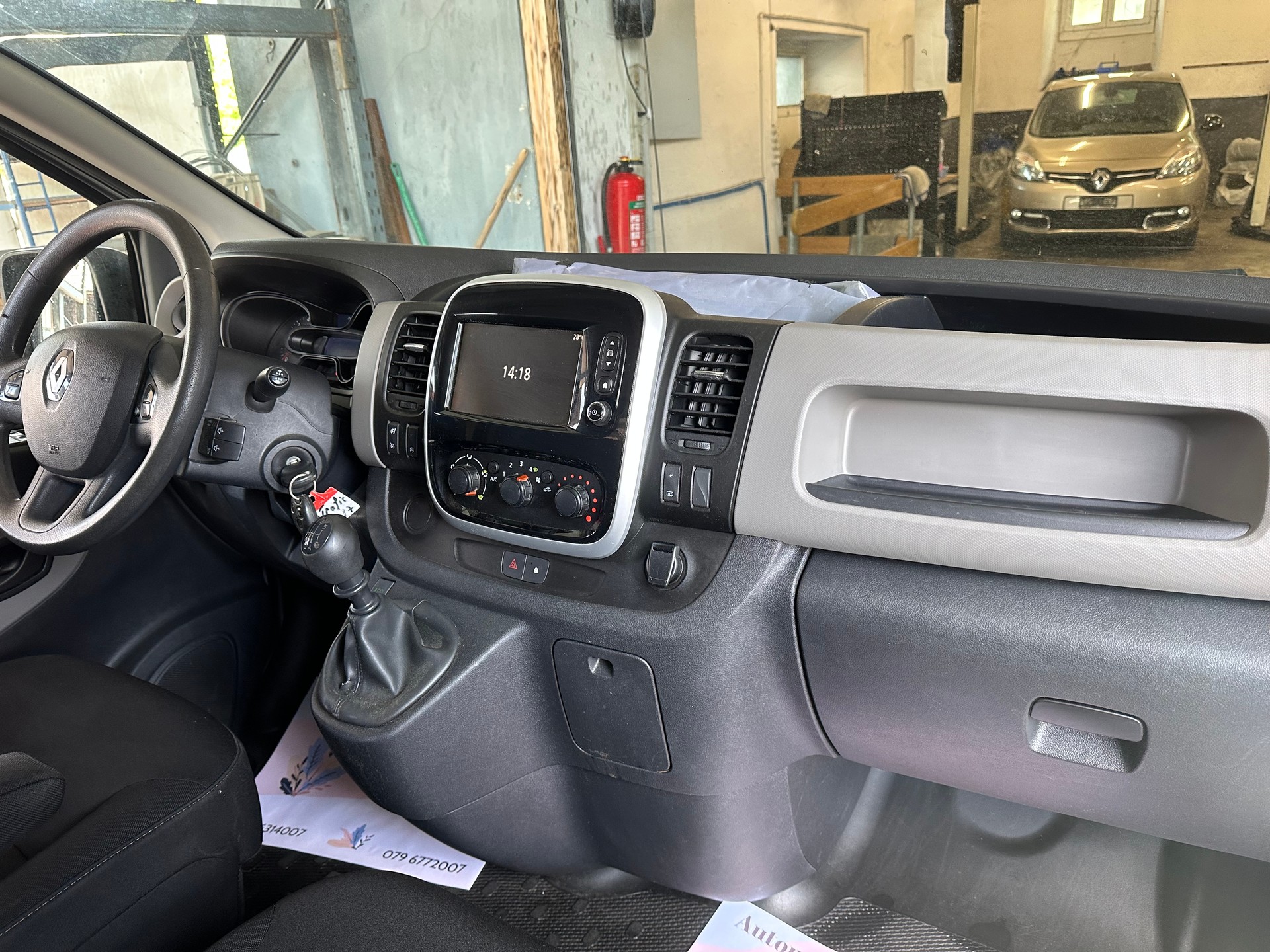 RENAULT Trafic 1.6 ENERGY TwinT. dCi145 2.9t Business L1H1-image-9