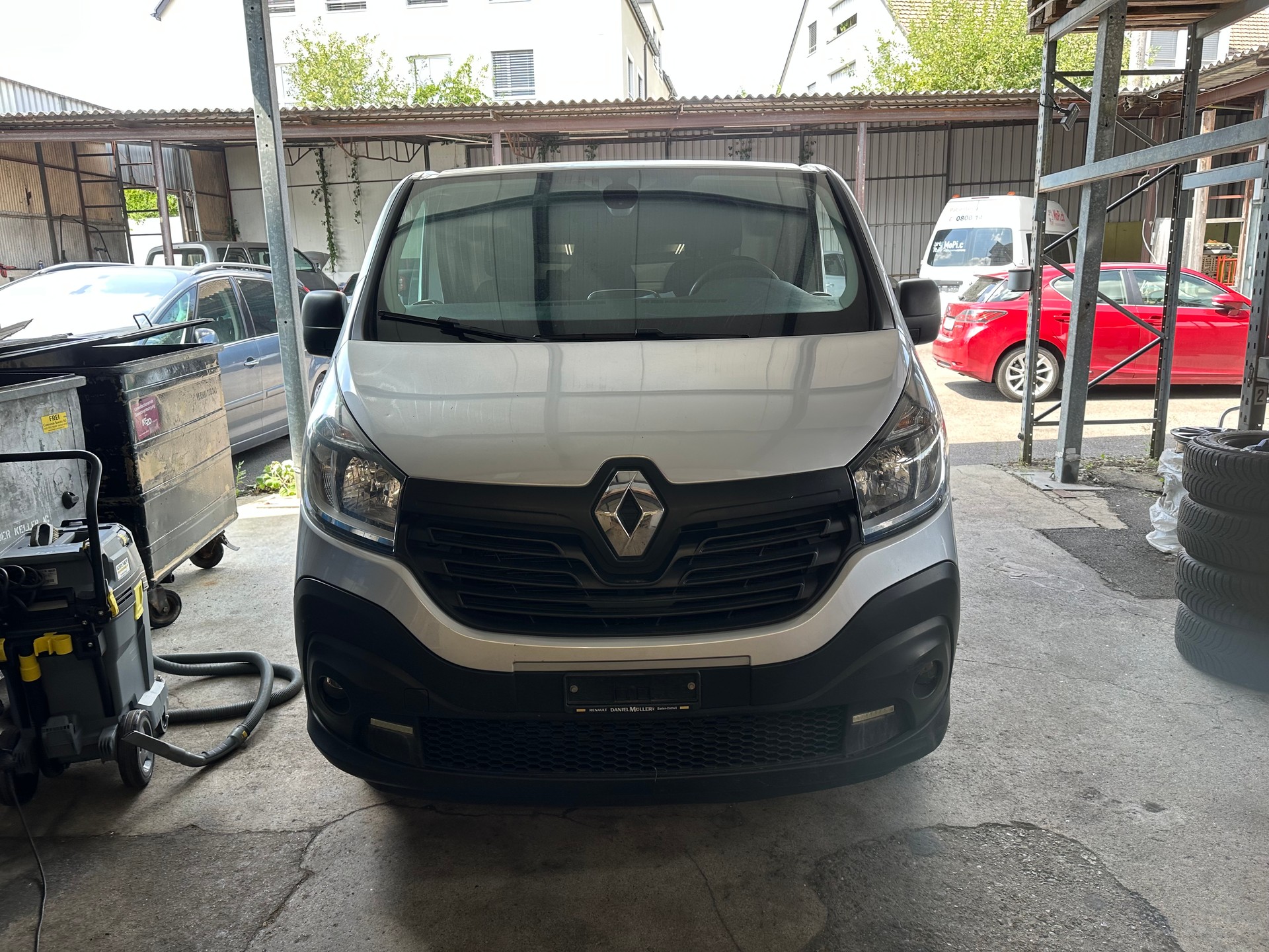 RENAULT Trafic 1.6 ENERGY TwinT. dCi145 2.9t Business L1H1-image-0