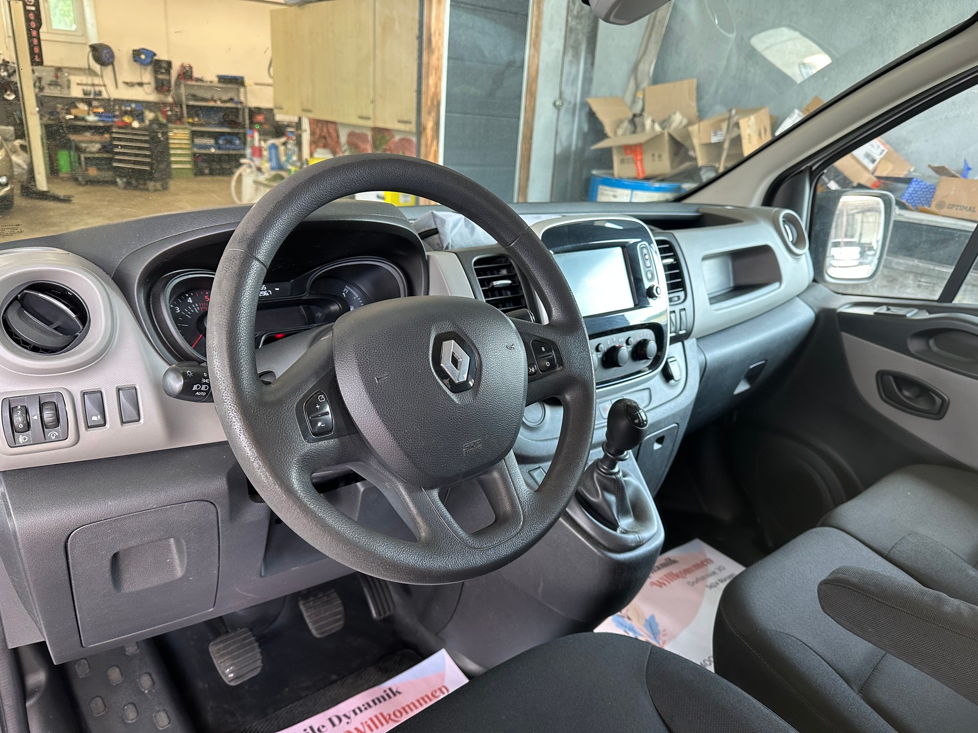 RENAULT Trafic 1.6 ENERGY TwinT. dCi145 2.9t Business L1H1-image-11