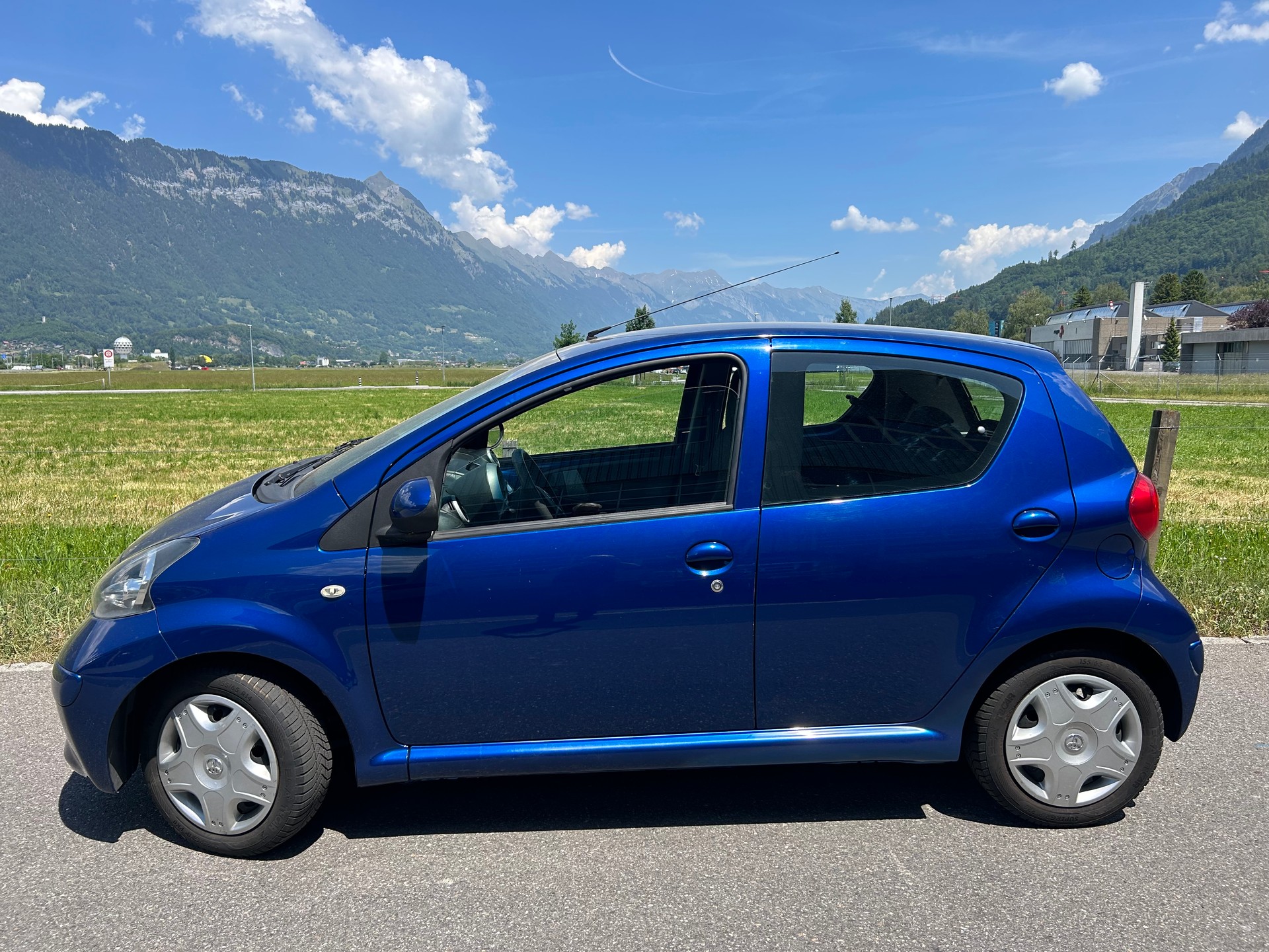 TOYOTA Aygo 1.0 Linea Terra-image-1