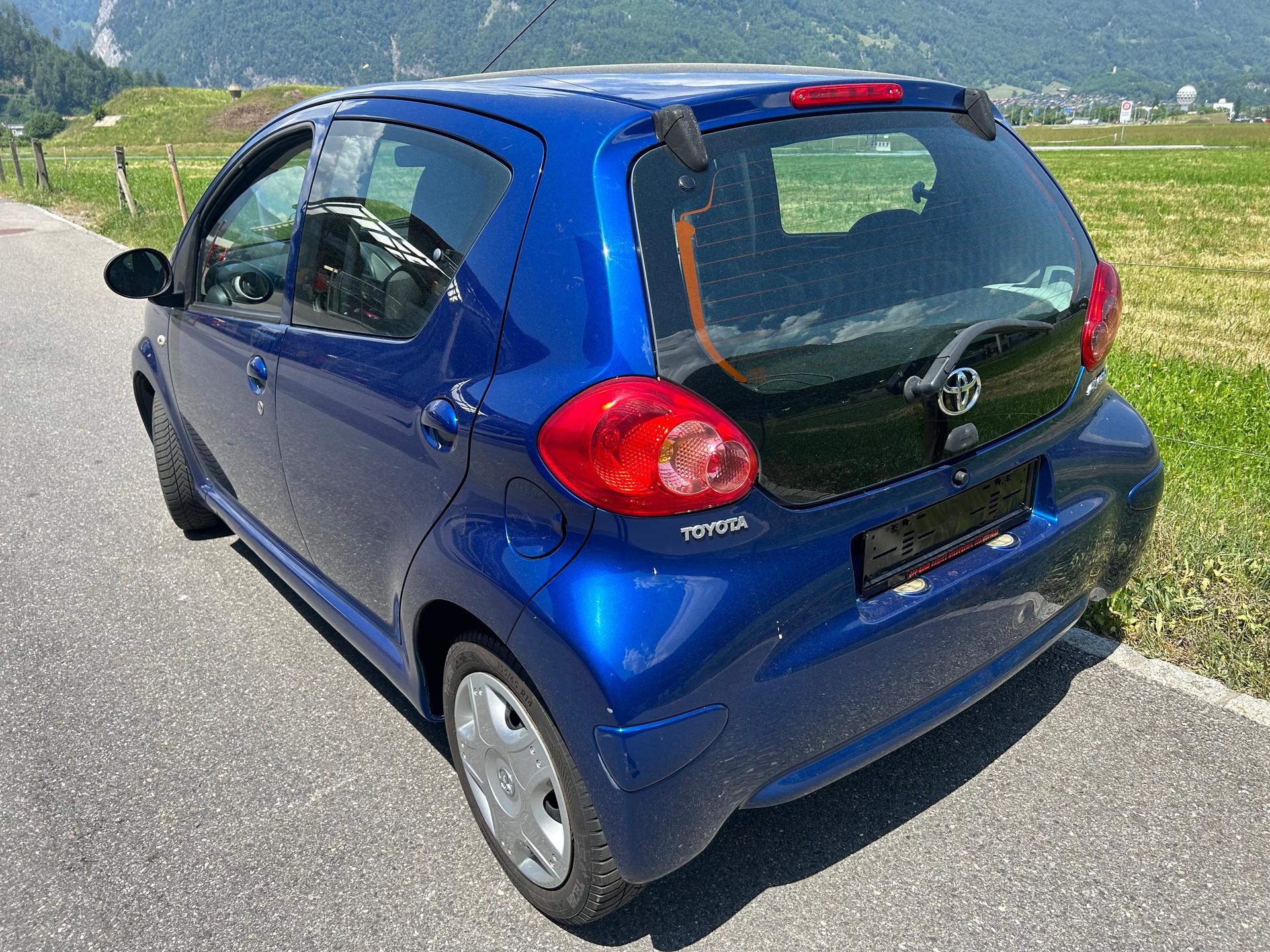 TOYOTA Aygo 1.0 Linea Terra-image-4