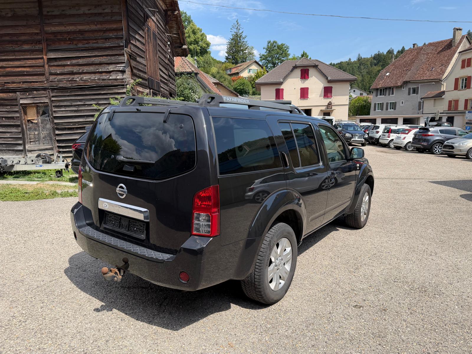 NISSAN Pathfinder 4.0 LE-image-2