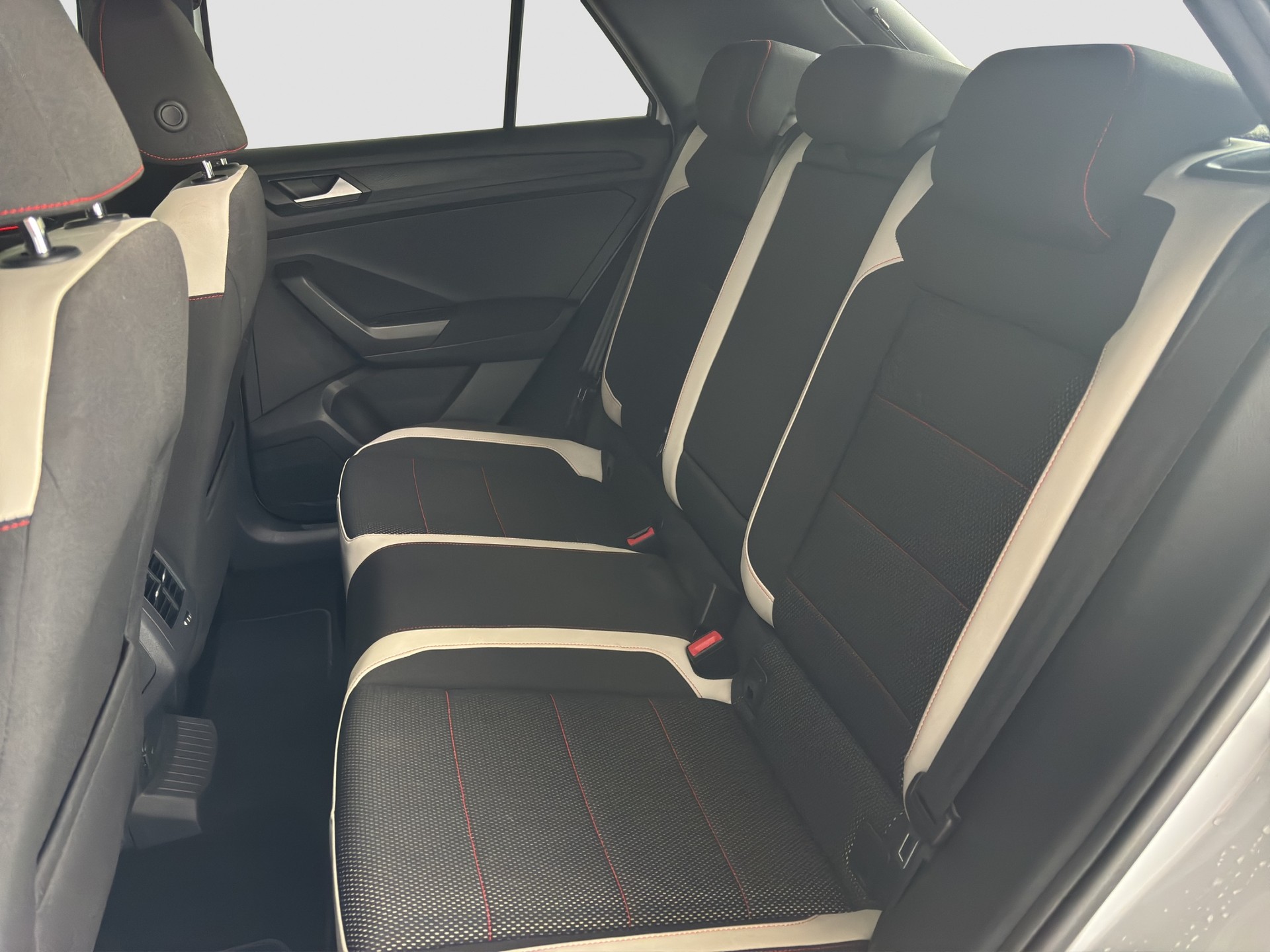 VW T-Roc 2.0 TDI SCR Sport DSG 4Motion-image-15