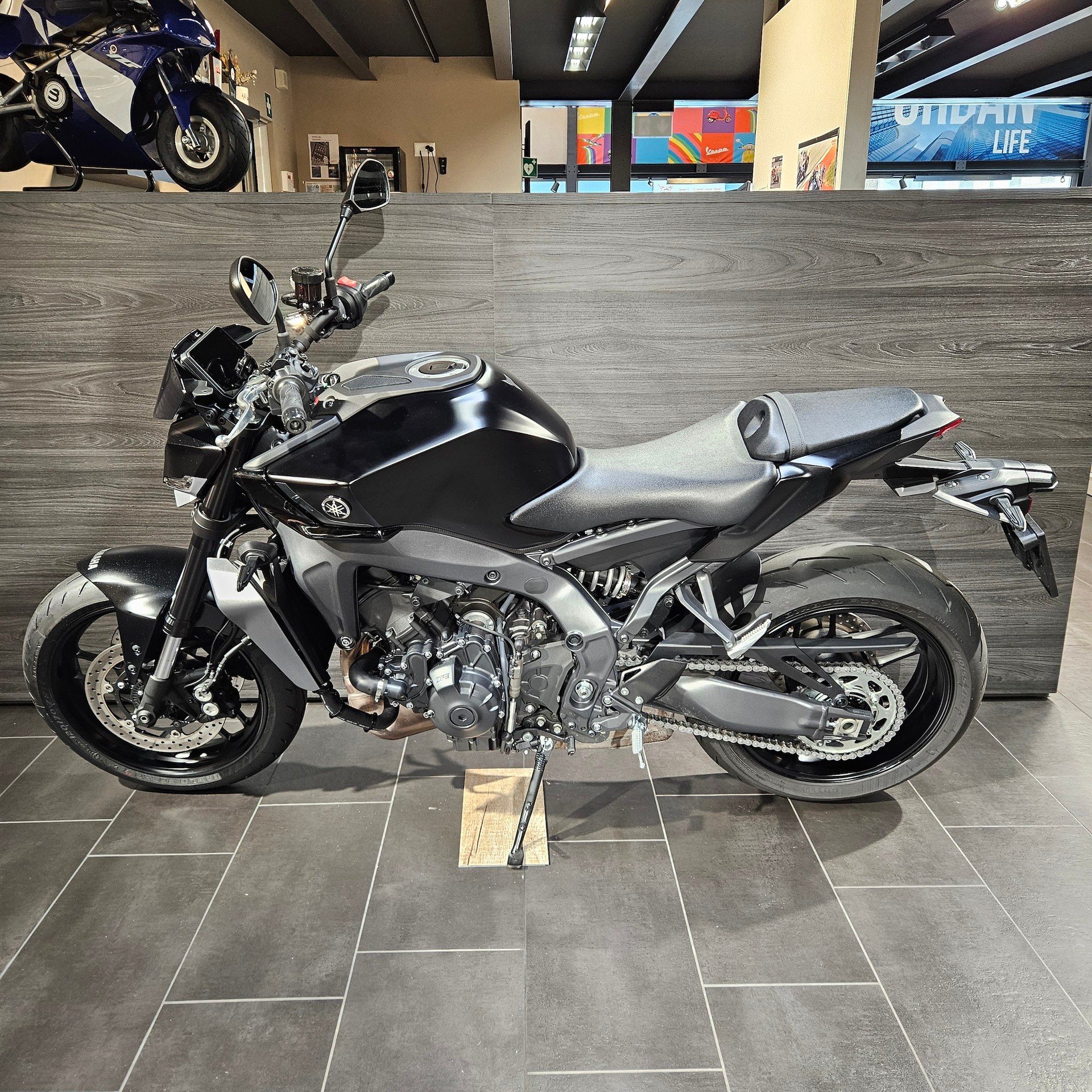 YAMAHA MT-09-showroom-element-2