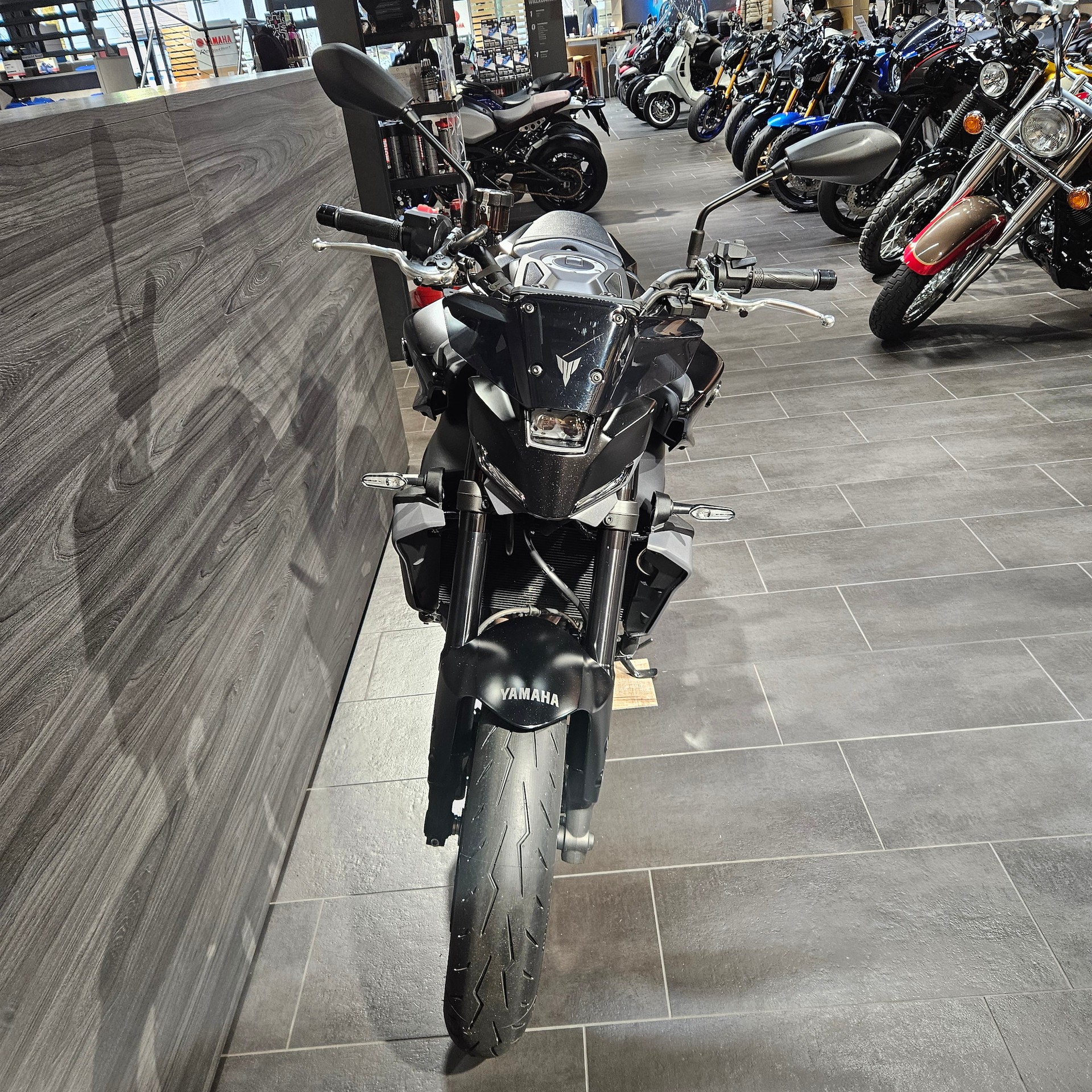YAMAHA MT-09-showroom-element-1