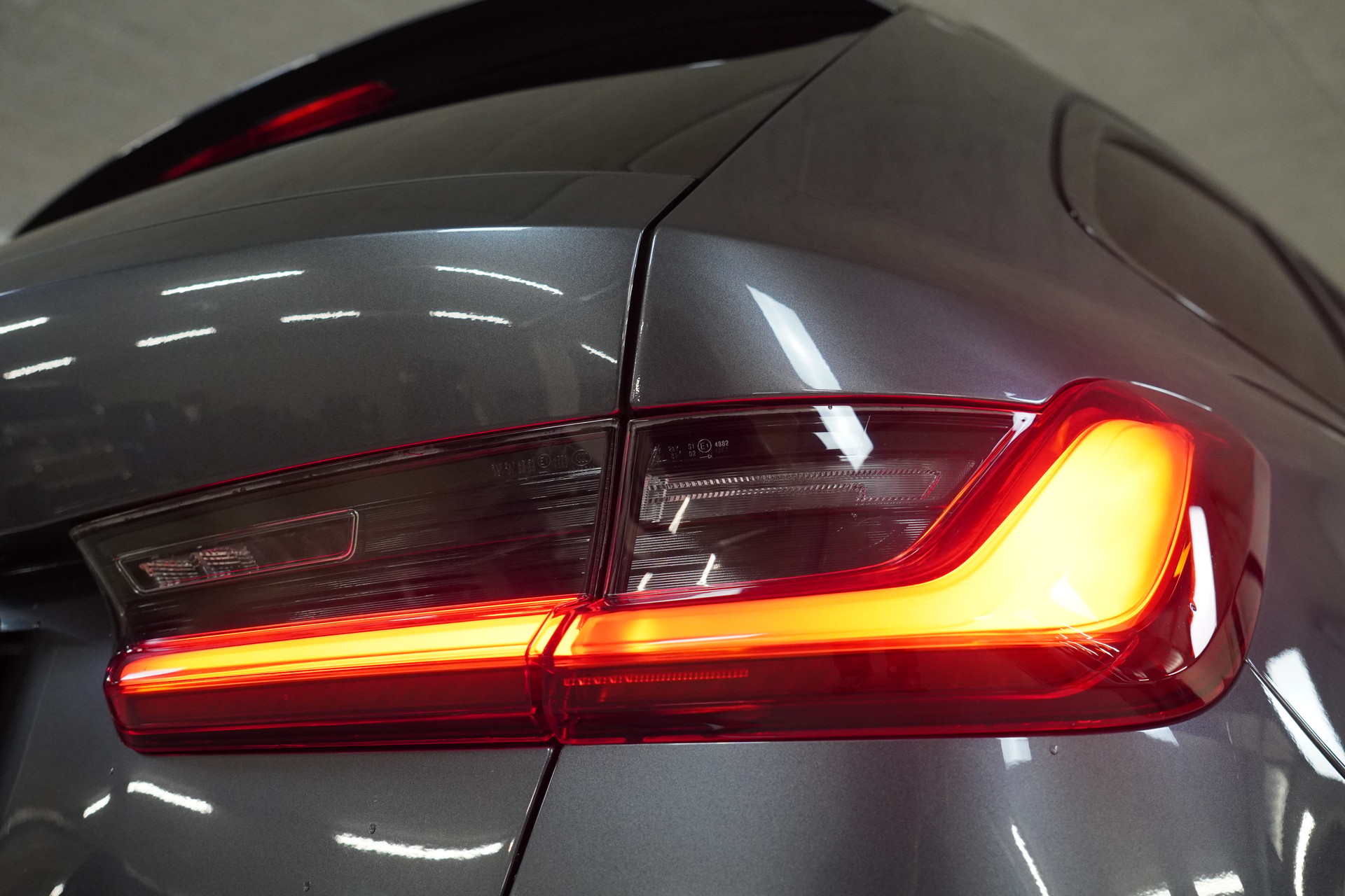 BMW 320d xDrive 48V Touring M Sport Steptronic-image-14