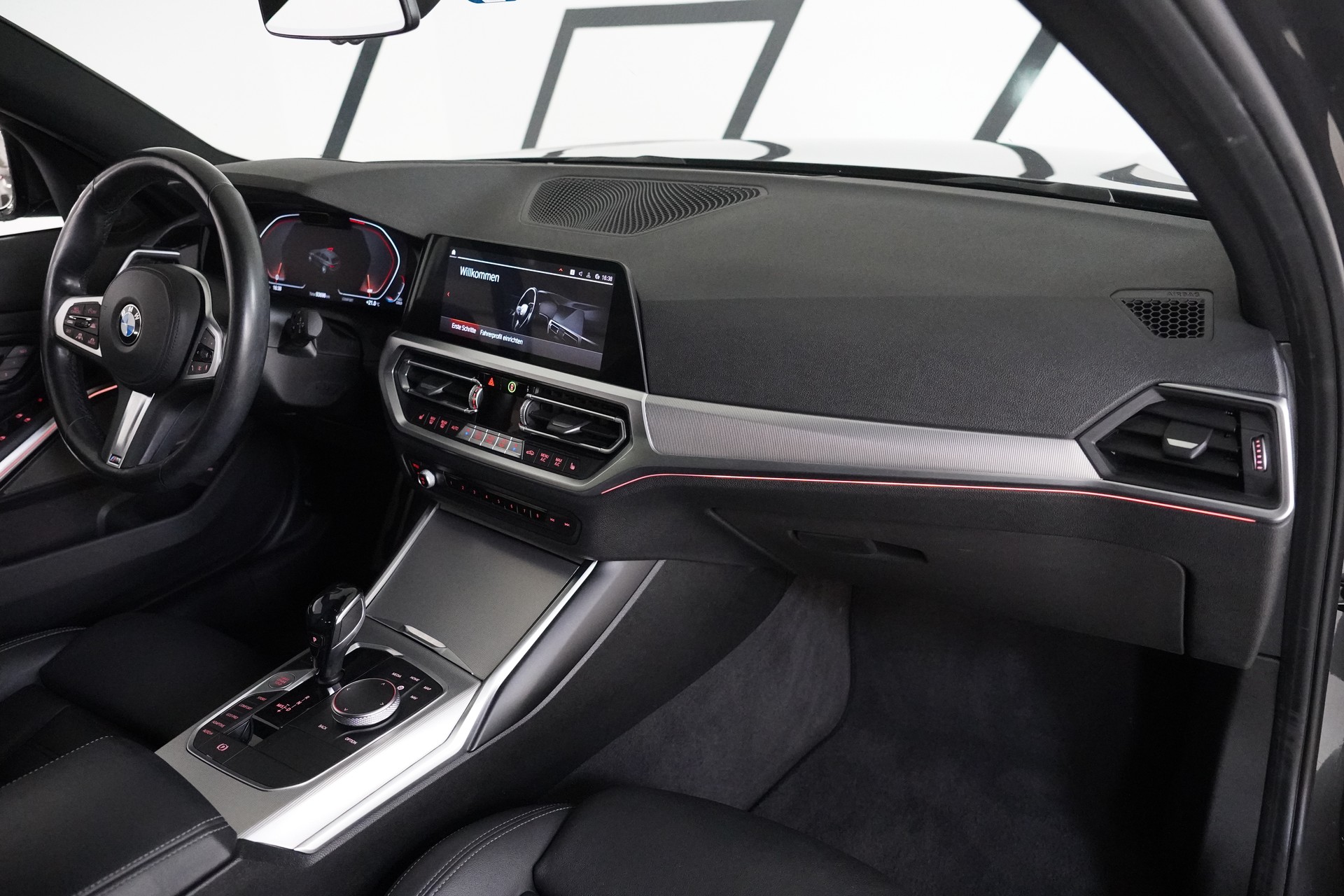BMW 320d xDrive 48V Touring M Sport Steptronic-image-15