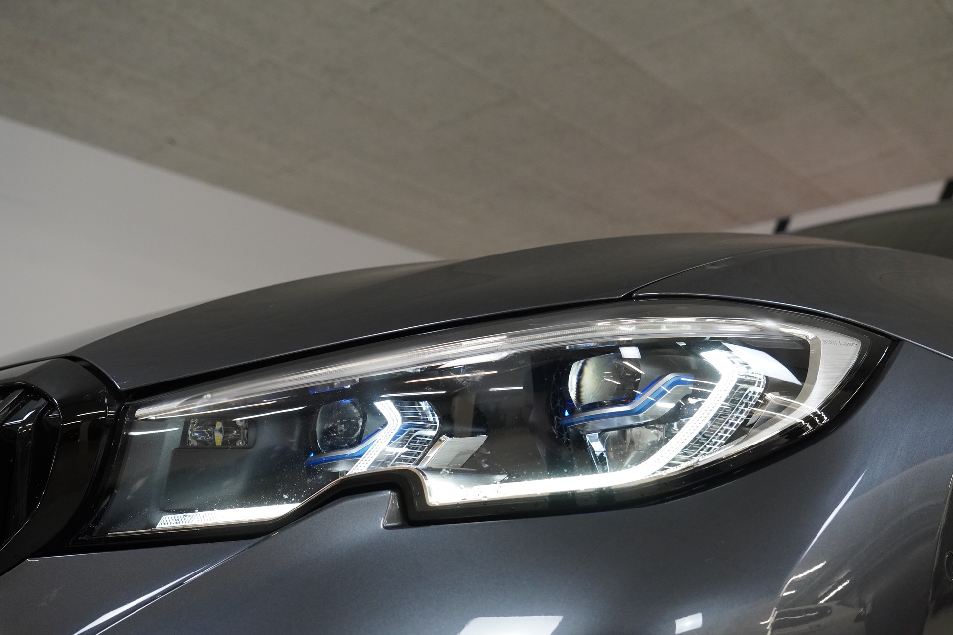 BMW 320d xDrive 48V Touring M Sport Steptronic-image-7
