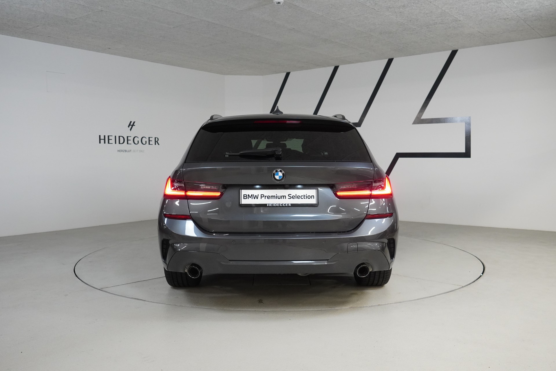 BMW 320d xDrive 48V Touring M Sport Steptronic-image-5