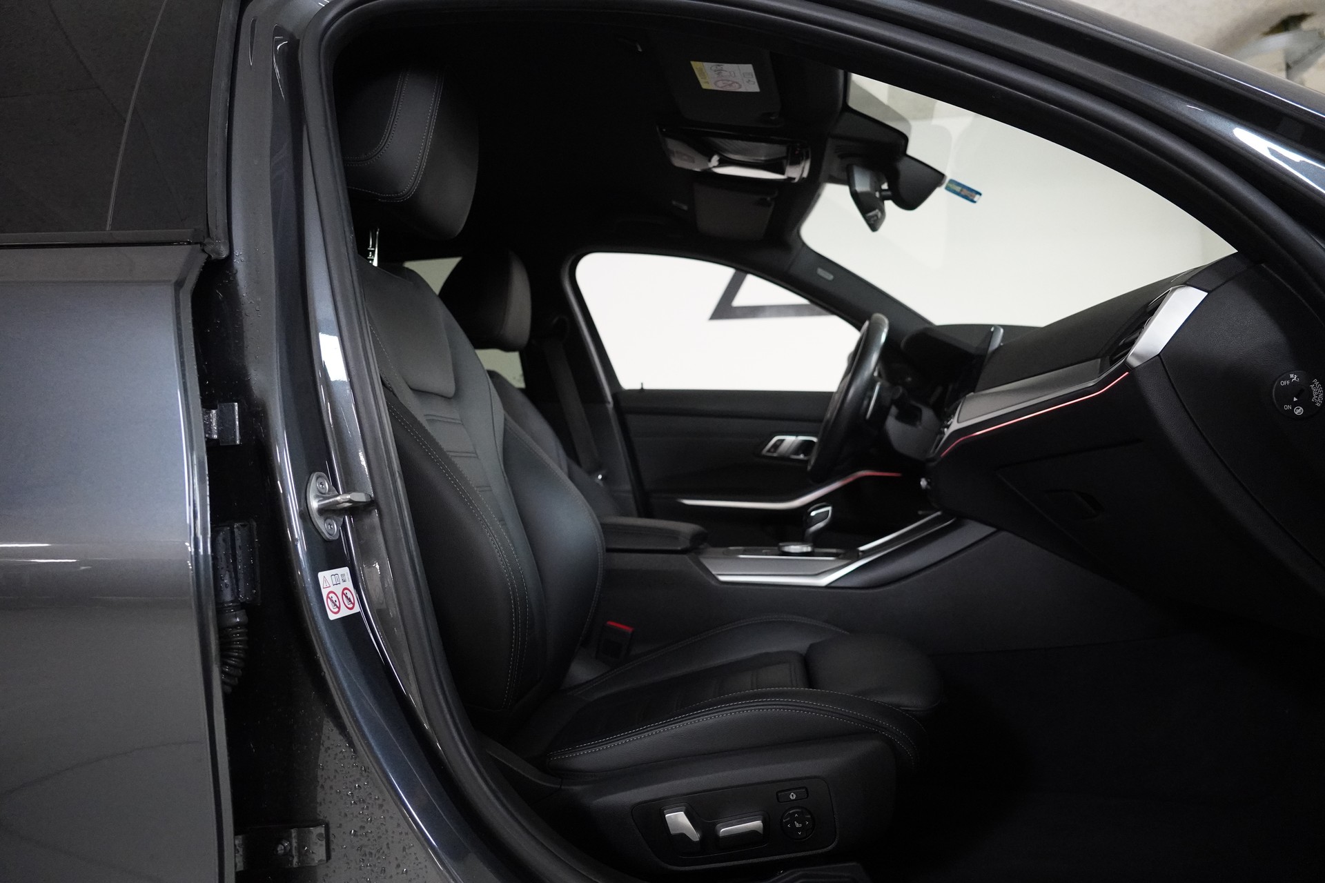 BMW 320d xDrive 48V Touring M Sport Steptronic-image-12