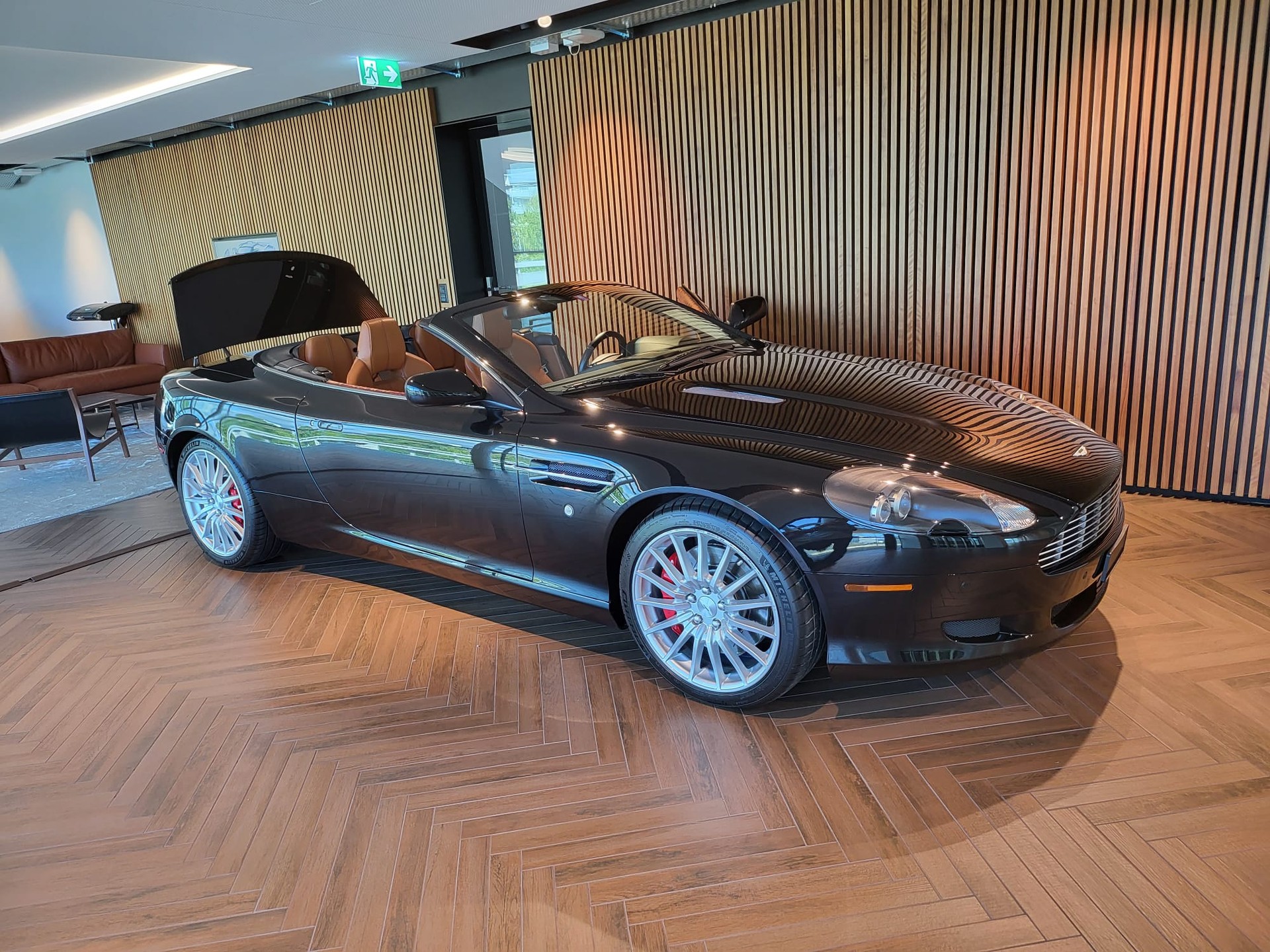 ASTON MARTIN 5.9 V12-image-0