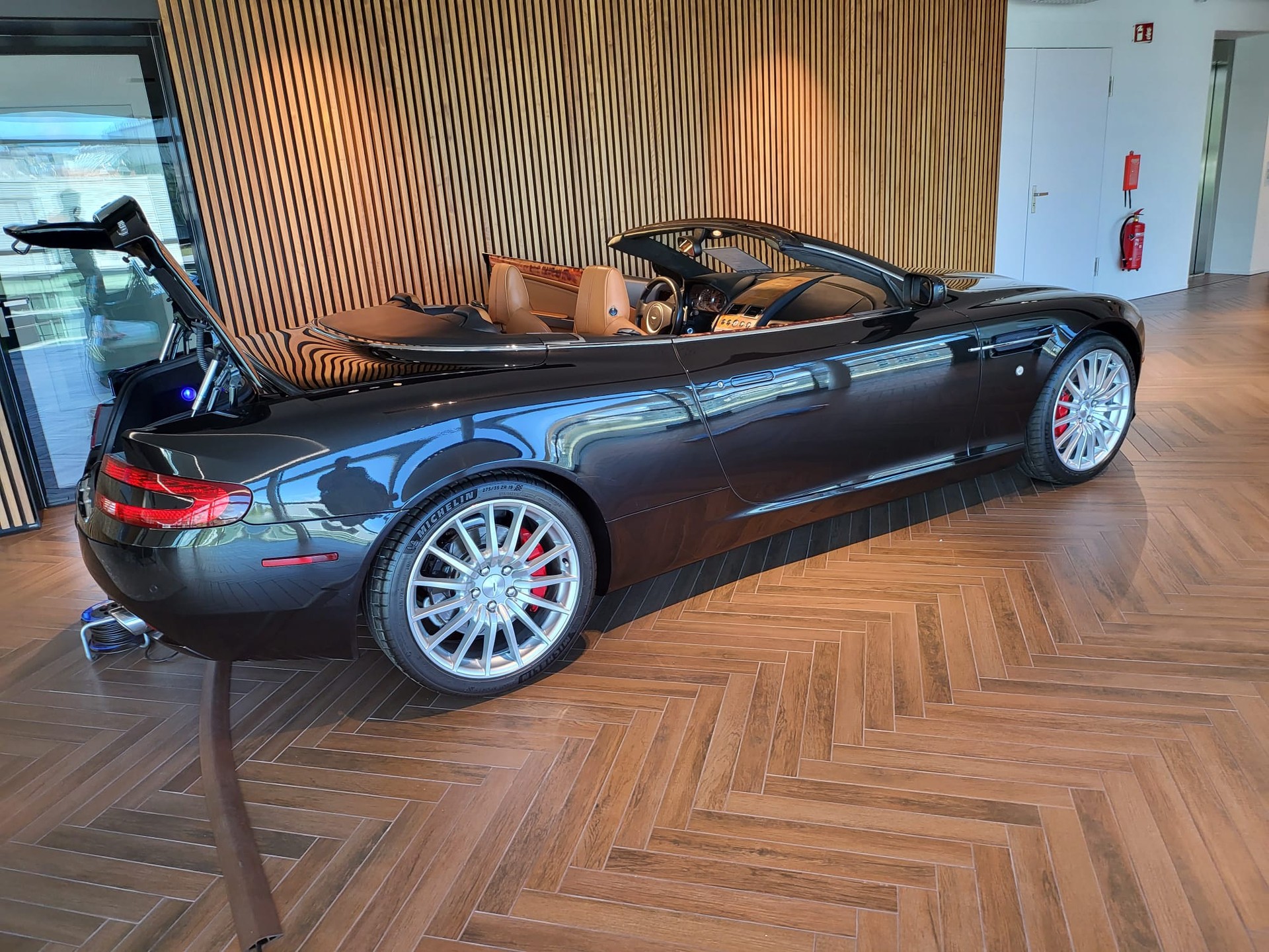 ASTON MARTIN 5.9 V12-image-1