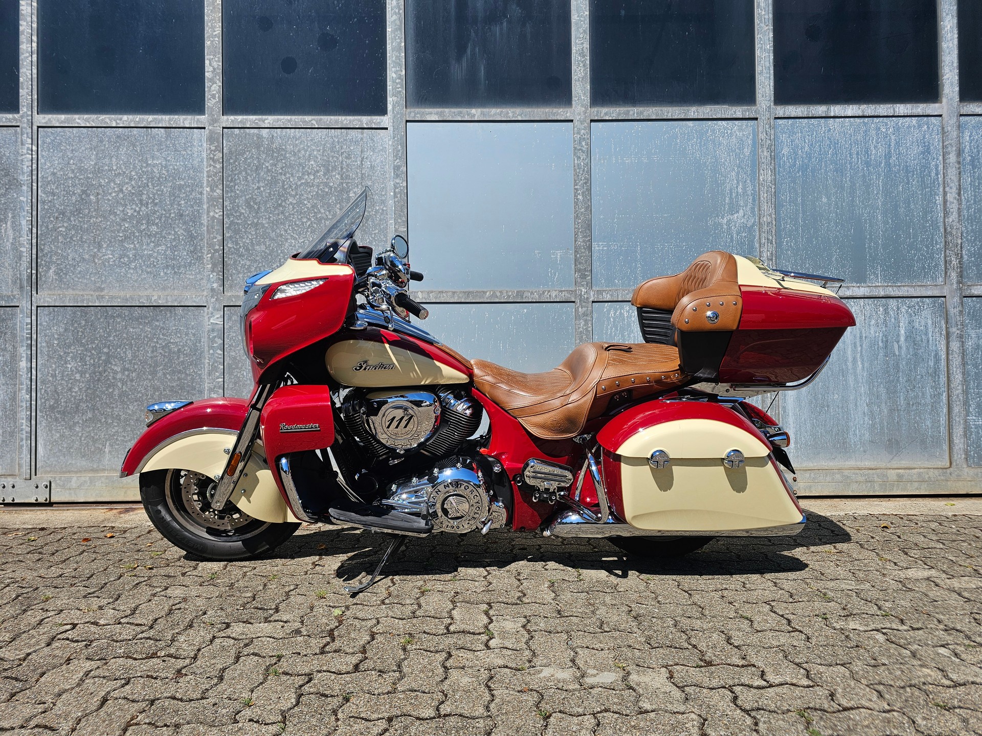 INDIAN Roadmaster-showroom-element-1