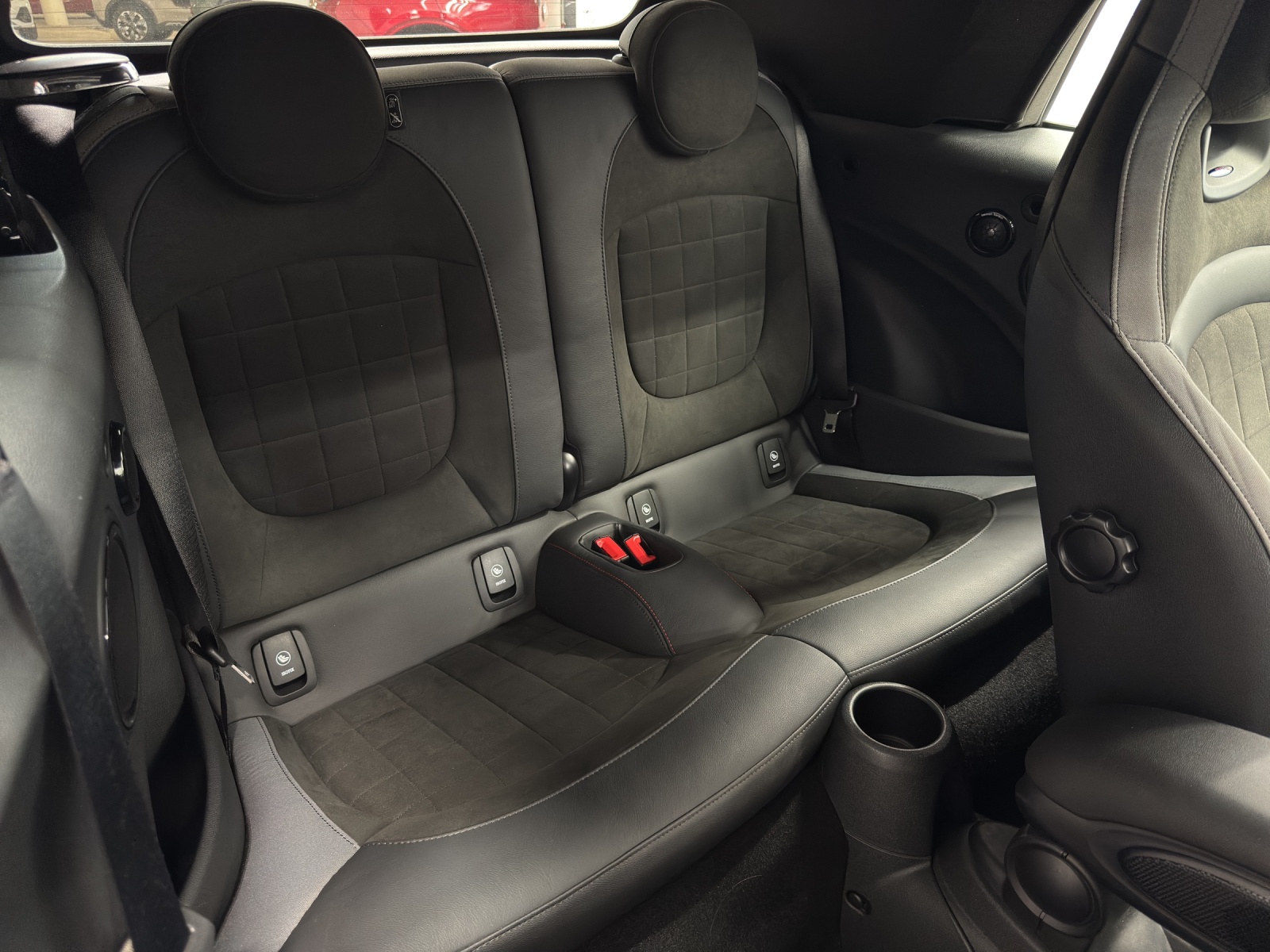 MINI Cabrio 2.0i John Cooper Works SAG-image-9