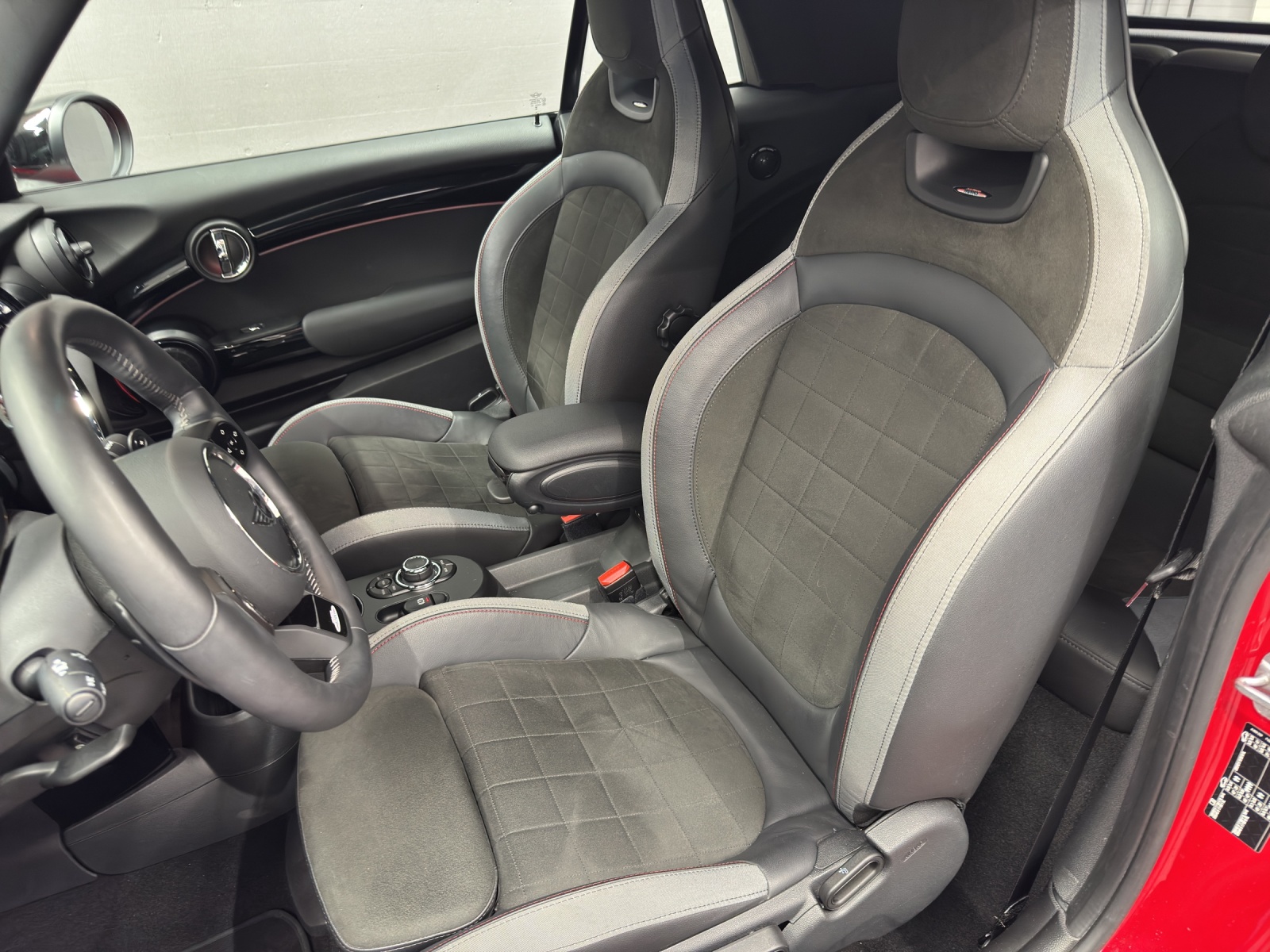MINI Cabrio 2.0i John Cooper Works SAG-image-13