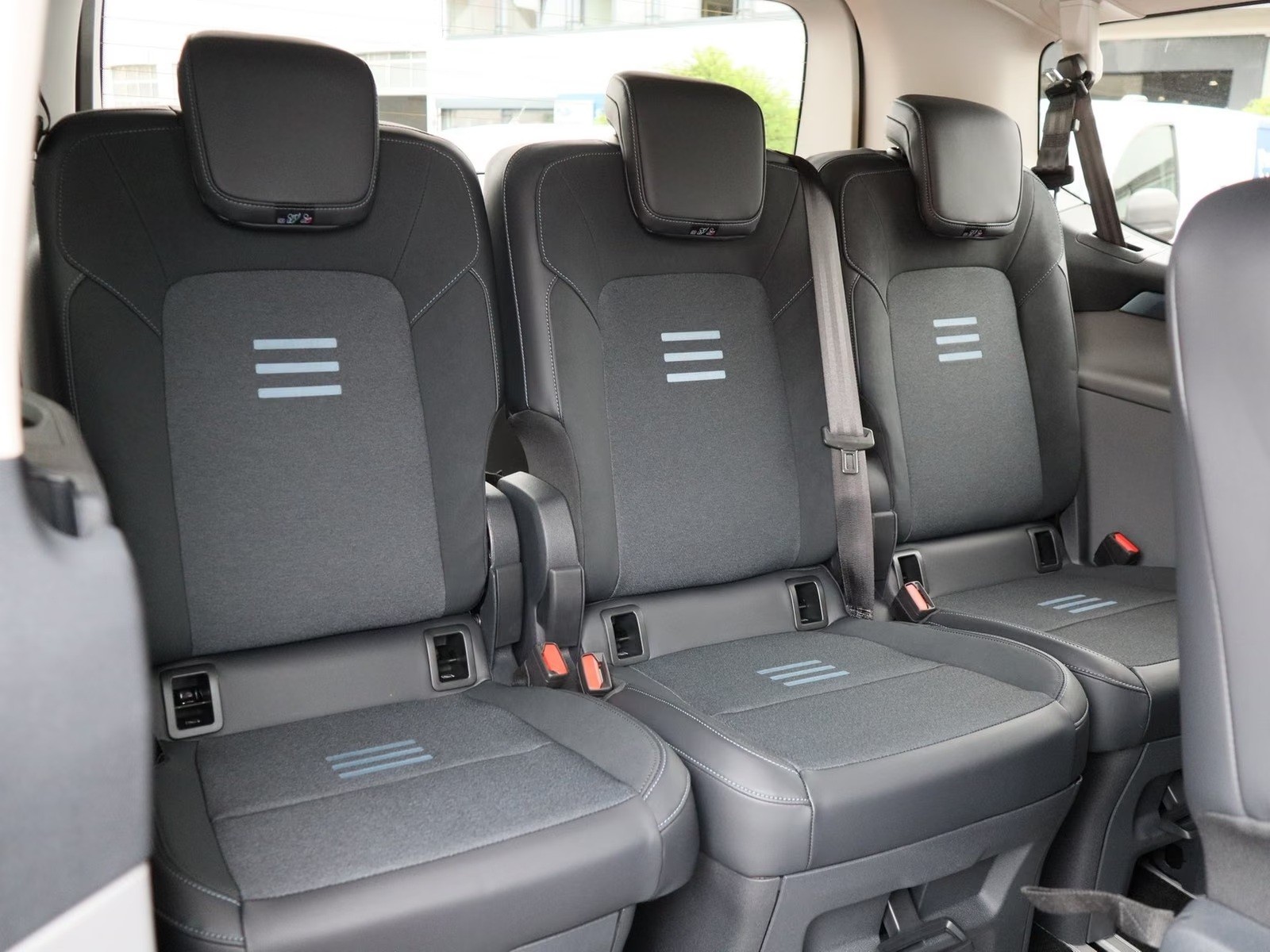 FORD Tourneo Bus 340 L1H1 PHEV Active 8 Sitzer-image-8