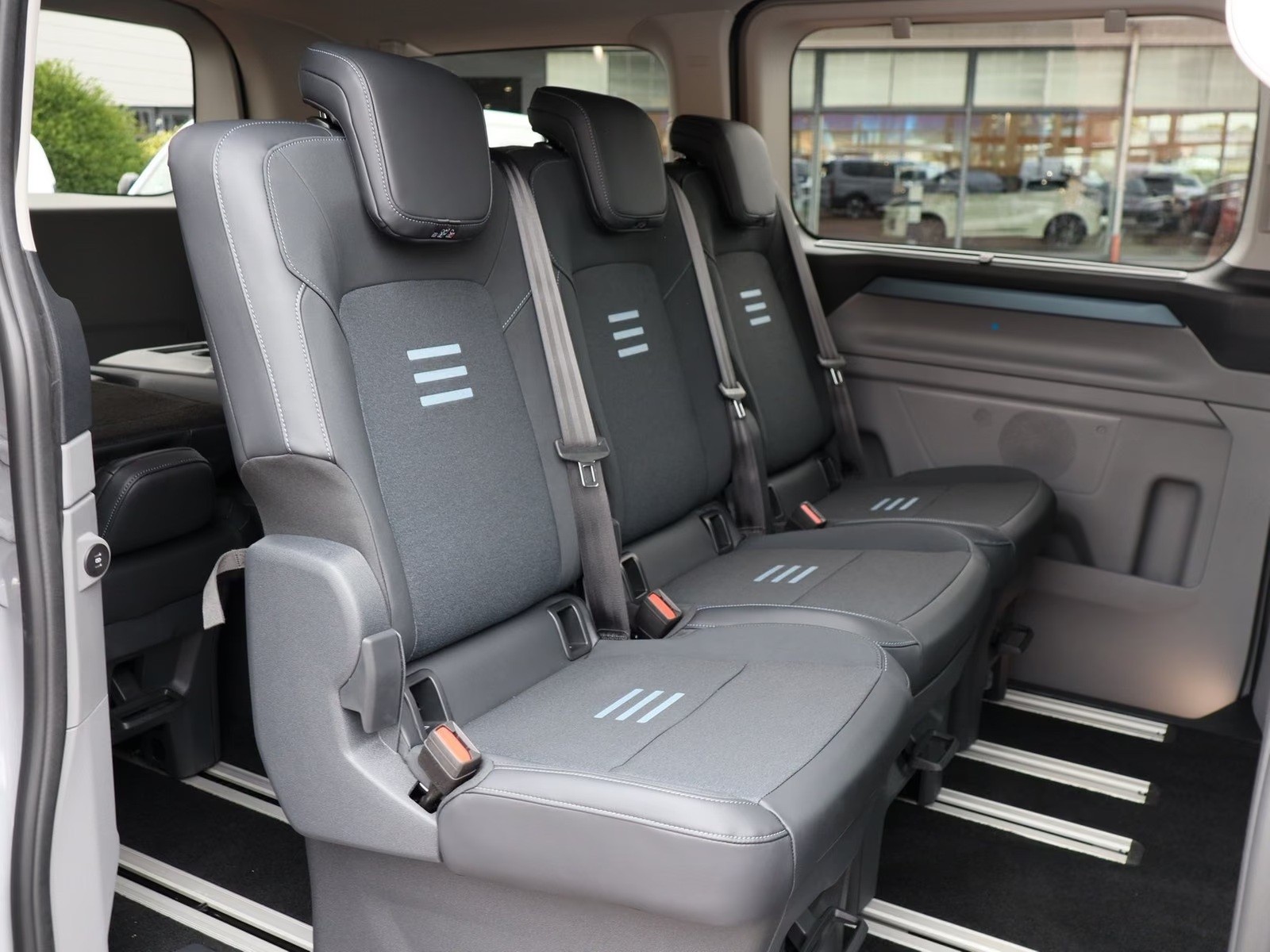 FORD Tourneo Bus 340 L1H1 PHEV Active 8 Sitzer-image-7