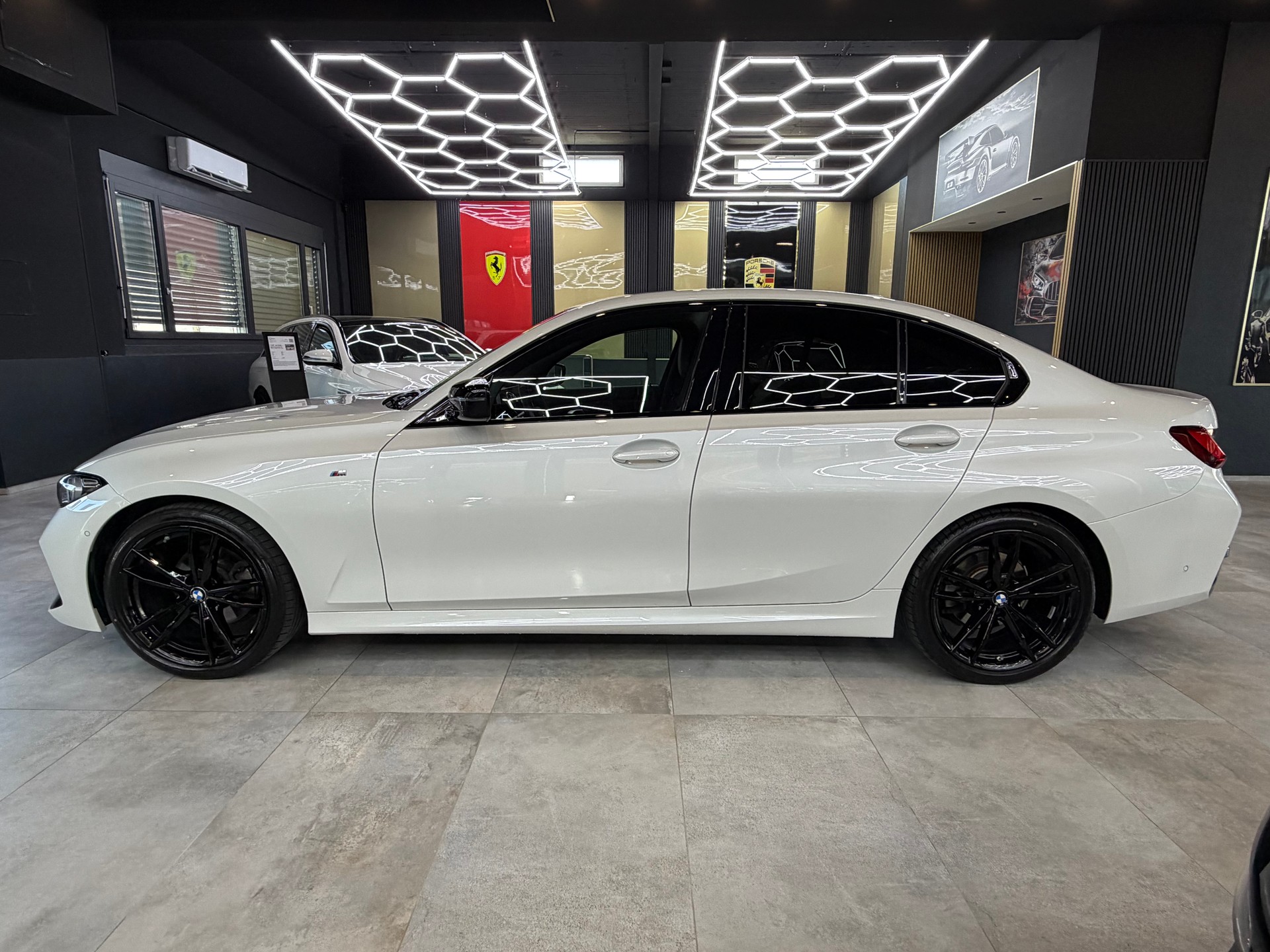 BMW 320d xDrive 48V Steptronic M Sport-image-7