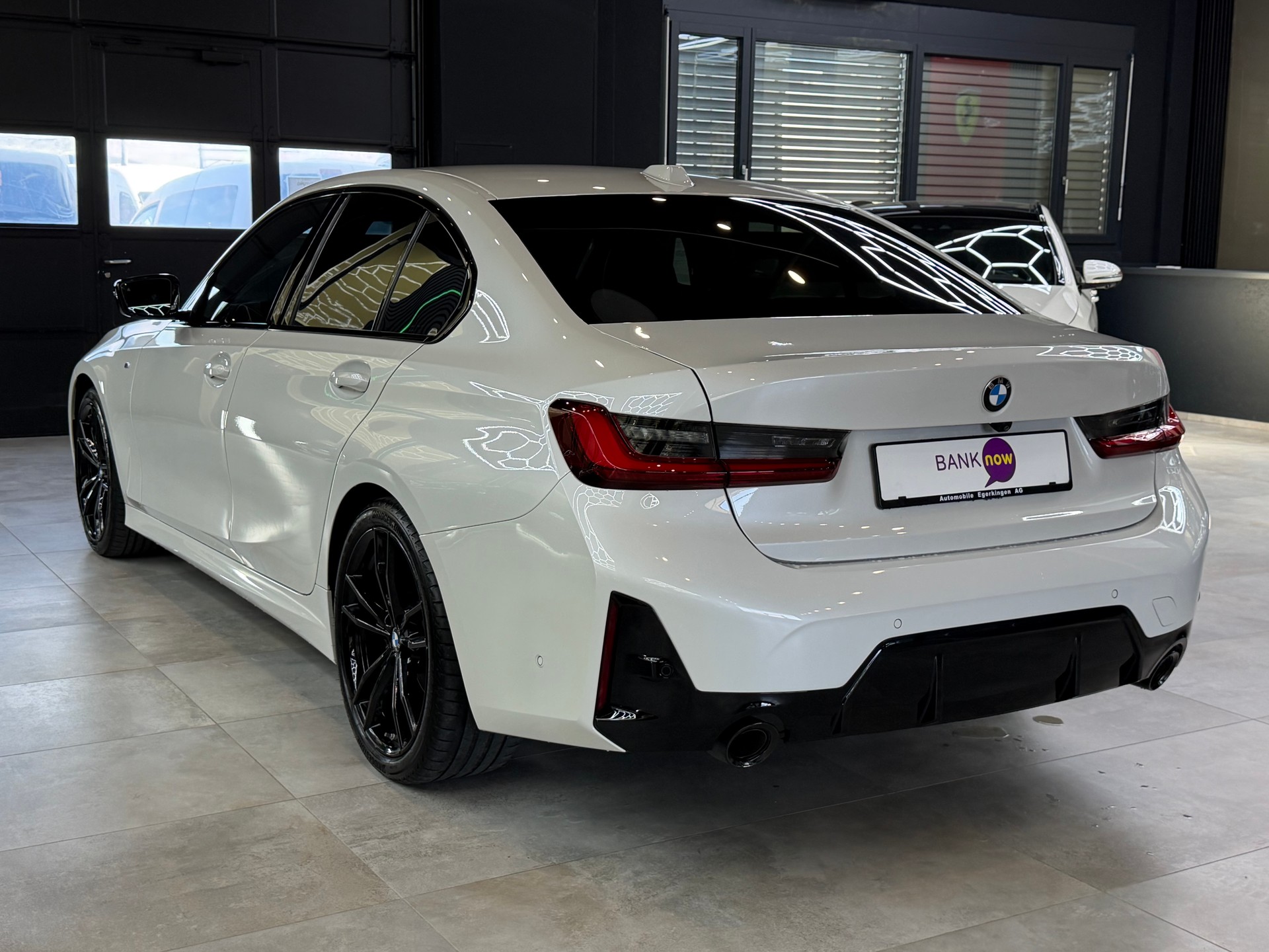 BMW 320d xDrive 48V Steptronic M Sport-image-6