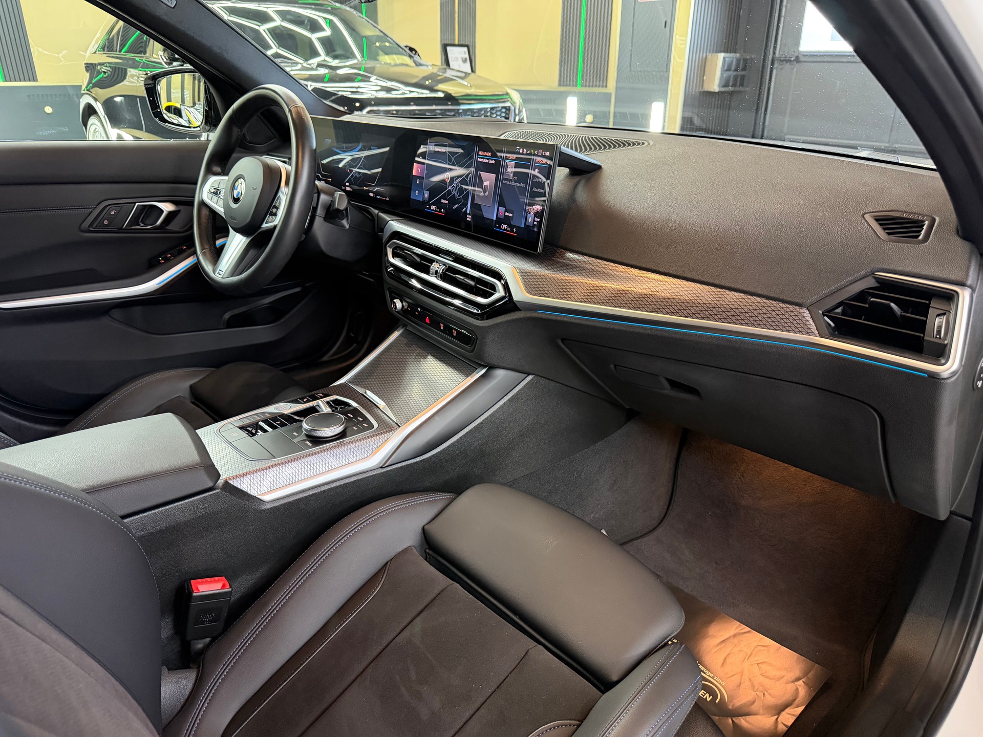 BMW 320d xDrive 48V Steptronic M Sport-image-10