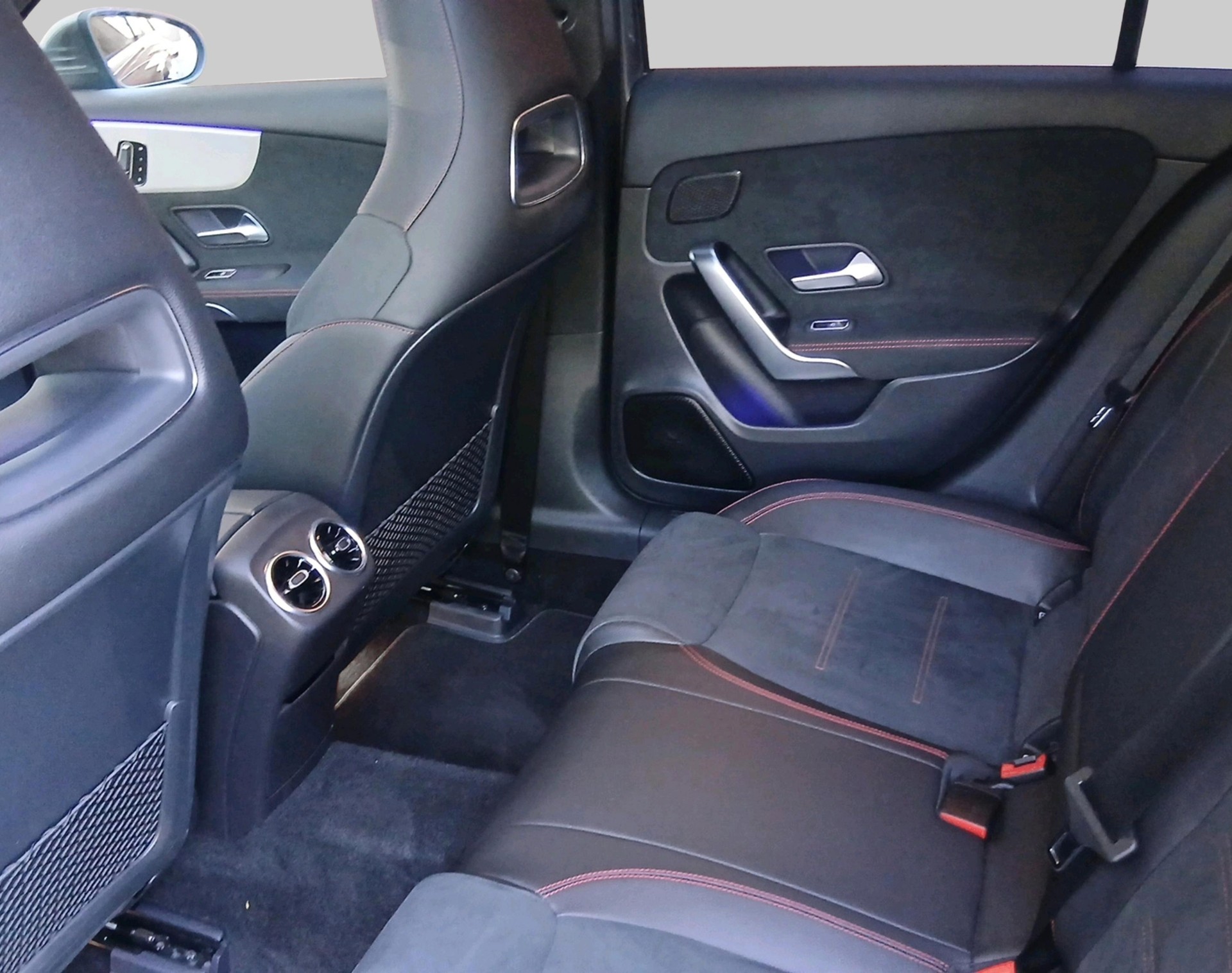 MERCEDES-BENZ A-CLASS W177 A 220 AMG Line 4-image-3