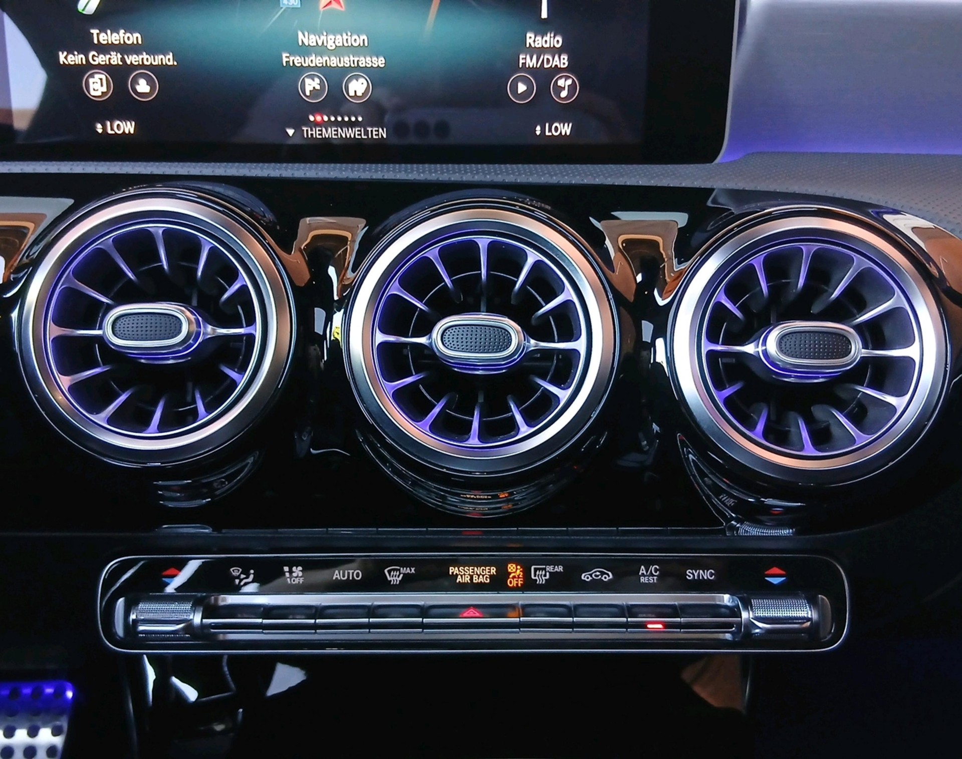 MERCEDES-BENZ A-CLASS W177 A 220 AMG Line 4-image-17