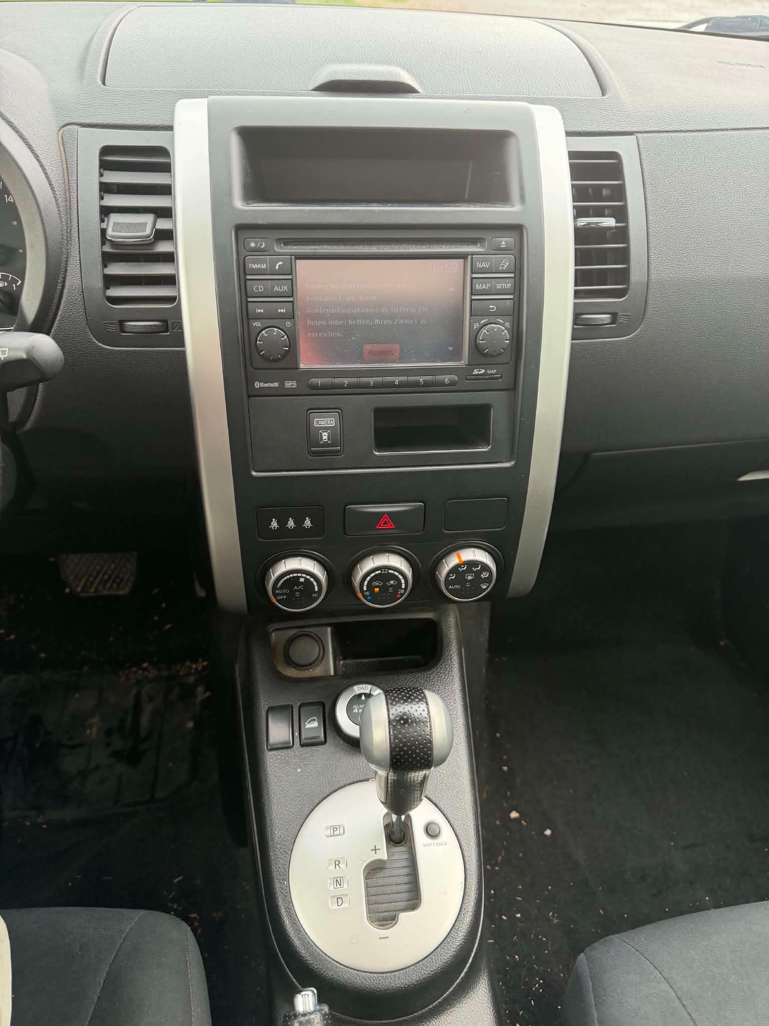 NISSAN X-Trail 2.0 dCi 16V SE Automatic-image-12