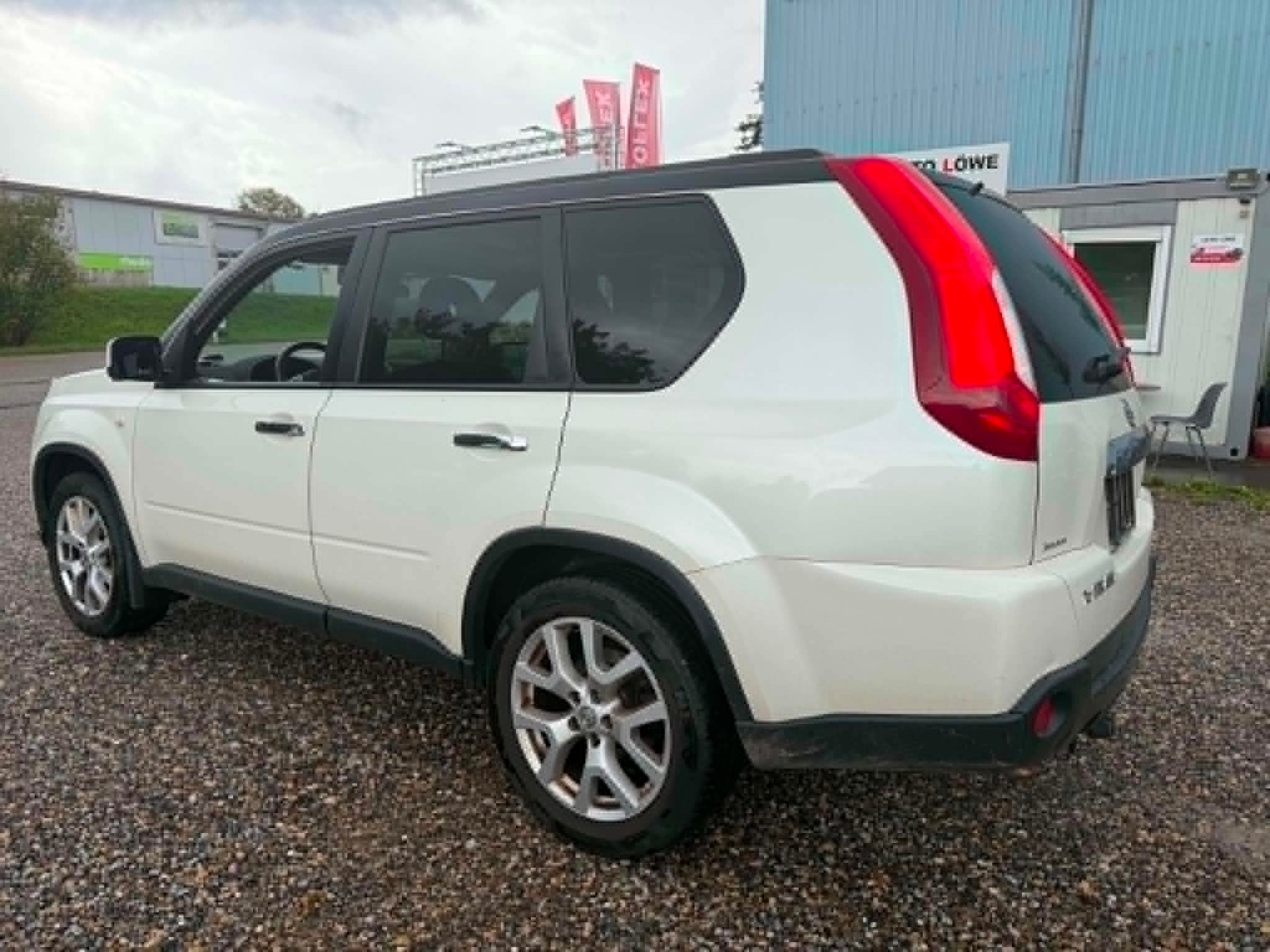 NISSAN X-Trail 2.0 dCi 16V SE Automatic-image-7