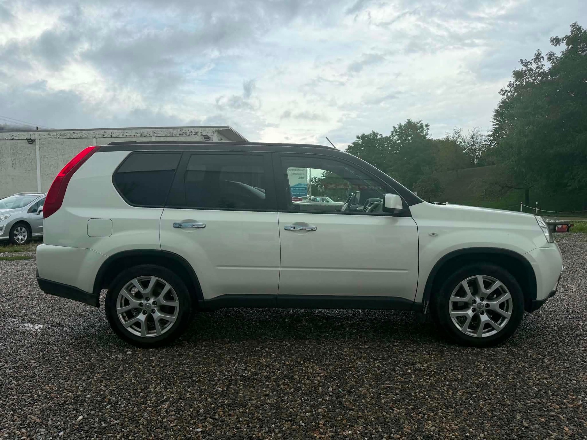 NISSAN X-Trail 2.0 dCi 16V SE Automatic-image-6