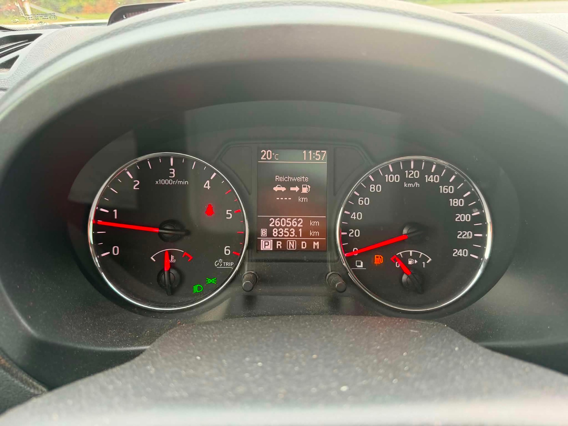 NISSAN X-Trail 2.0 dCi 16V SE Automatic-image-11