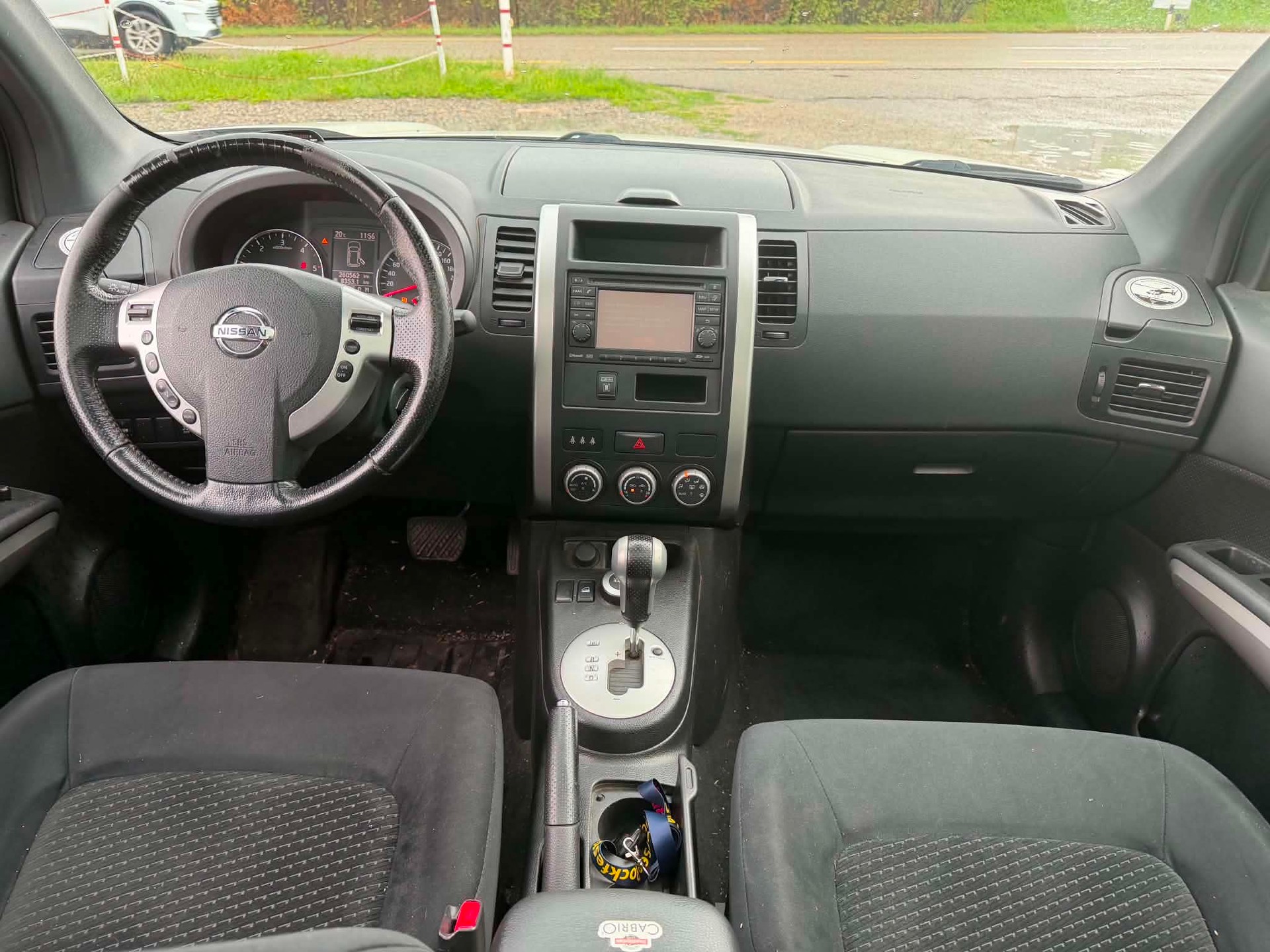 NISSAN X-Trail 2.0 dCi 16V SE Automatic-image-2