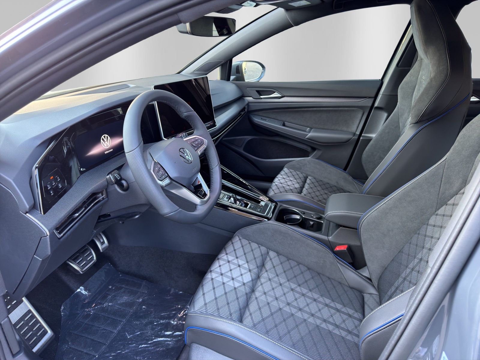 VW Golf 1.5 e TSI mHEV R-Line DSG-image-8