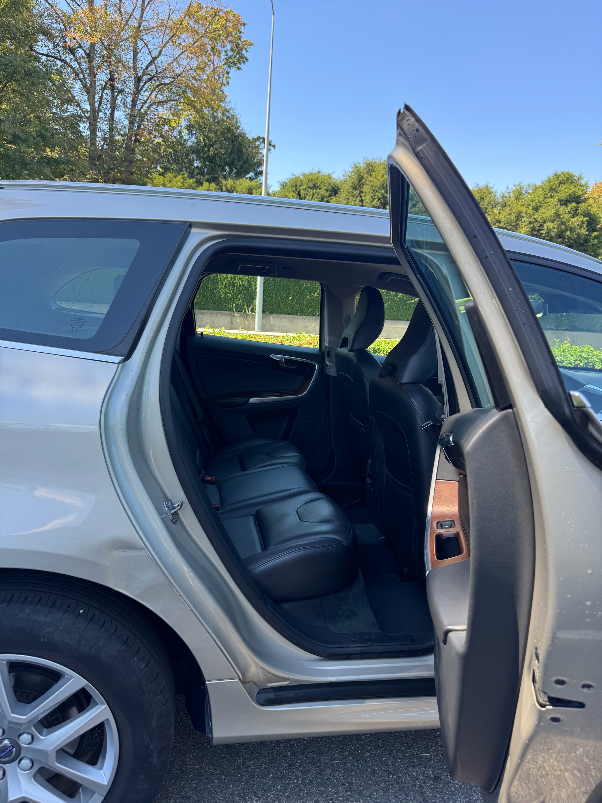 VOLVO XC60 T5 AWD Summum Geartronic-image-8