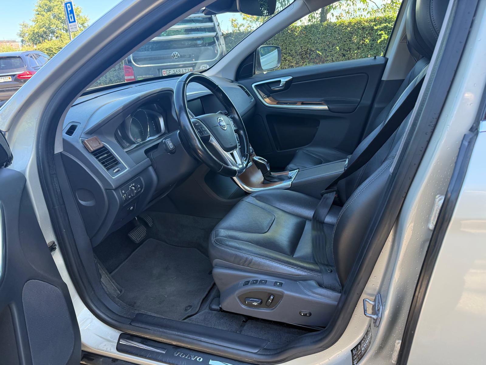 VOLVO XC60 T5 AWD Summum Geartronic-image-13