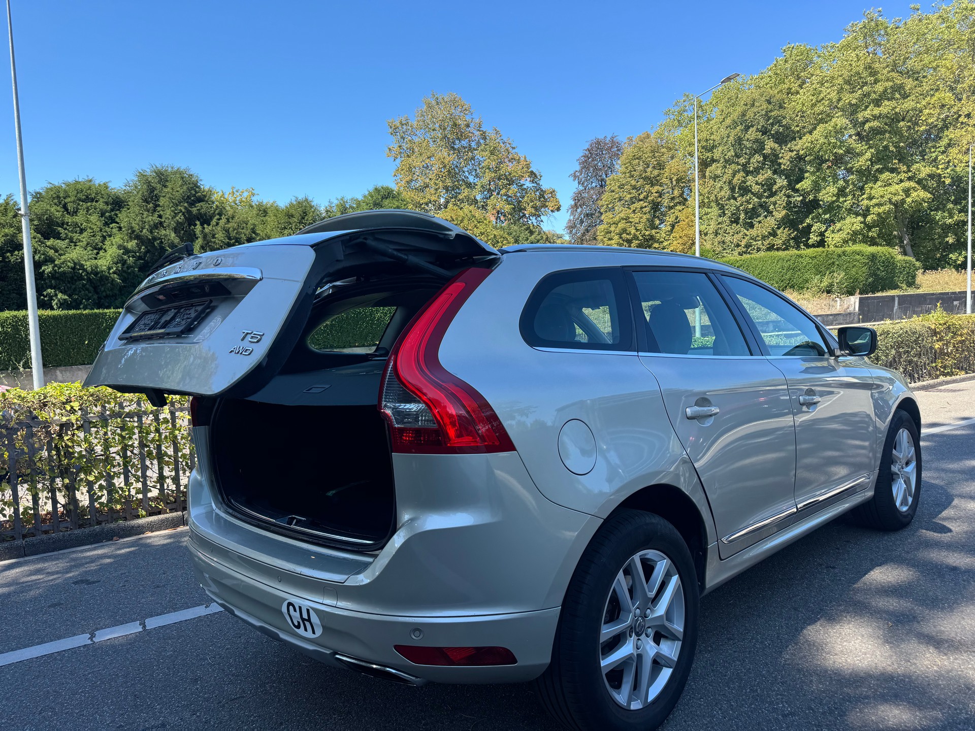 VOLVO XC60 T5 AWD Summum Geartronic-image-5