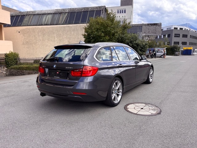 BMW 328i xDrive Touring Sport Line Steptronic-image-6