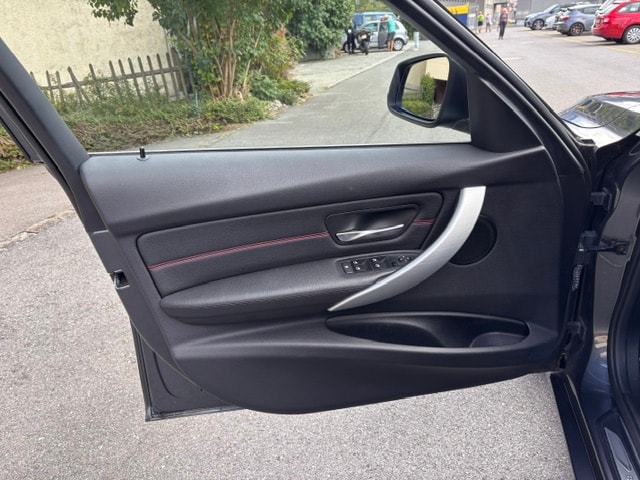 BMW 328i xDrive Touring Sport Line Steptronic-image-9