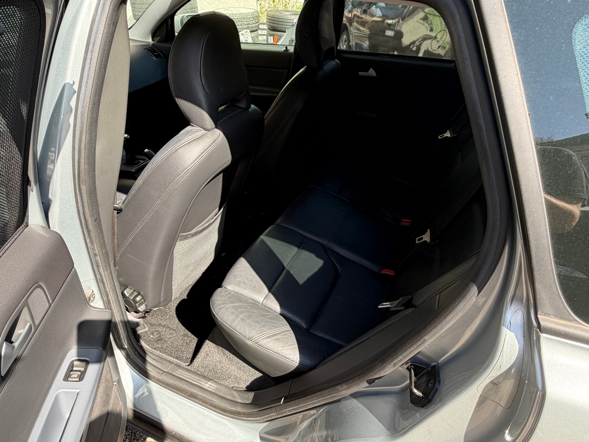 VOLVO V50 1.6D Stockholm "mit Garantie abschliessbar"-image-4