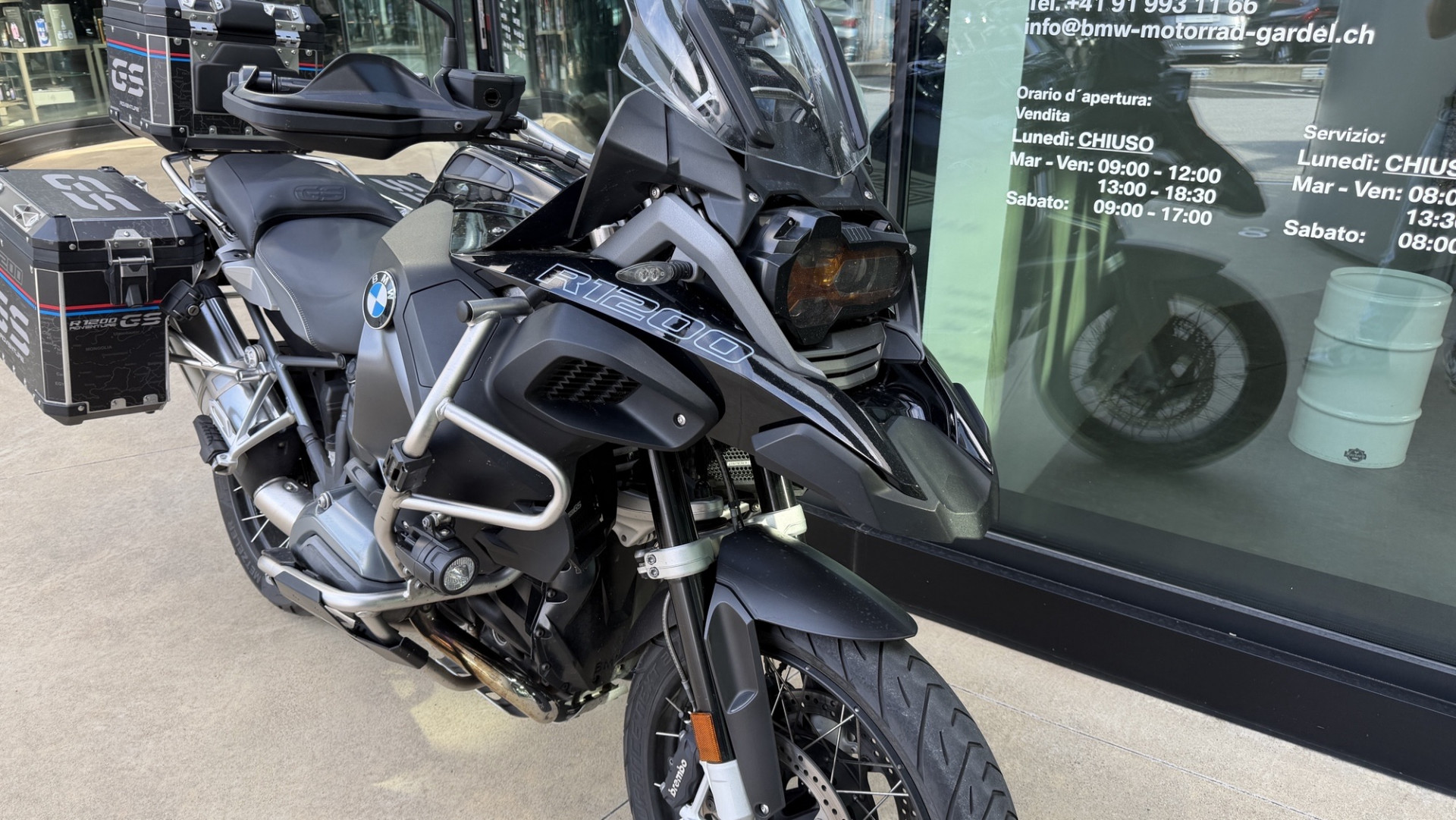 BMW R 1200 GS Adventure Triple Black-showroom-element-1