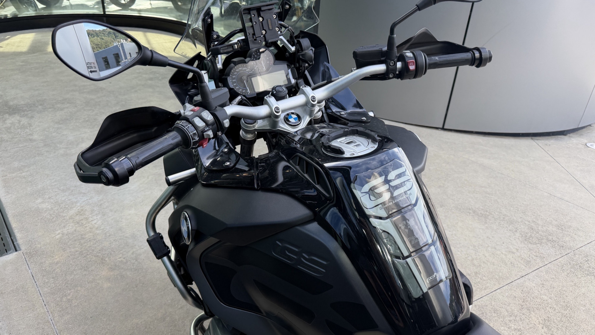 BMW R 1200 GS Adventure Triple Black-showroom-element-2