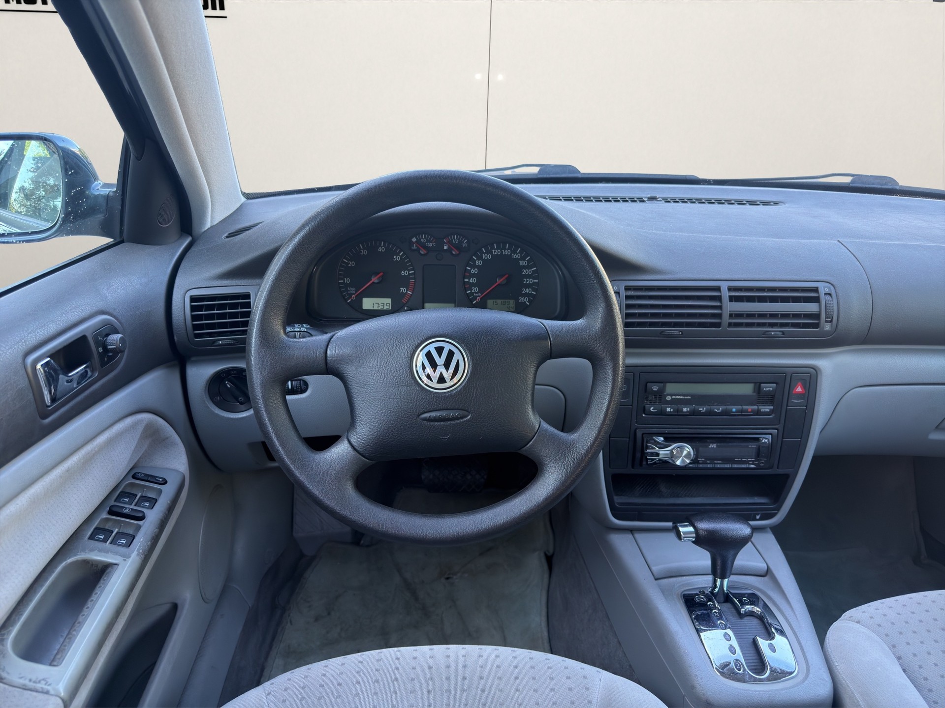 VW Passat Variant 1.8 T Highline-image-10