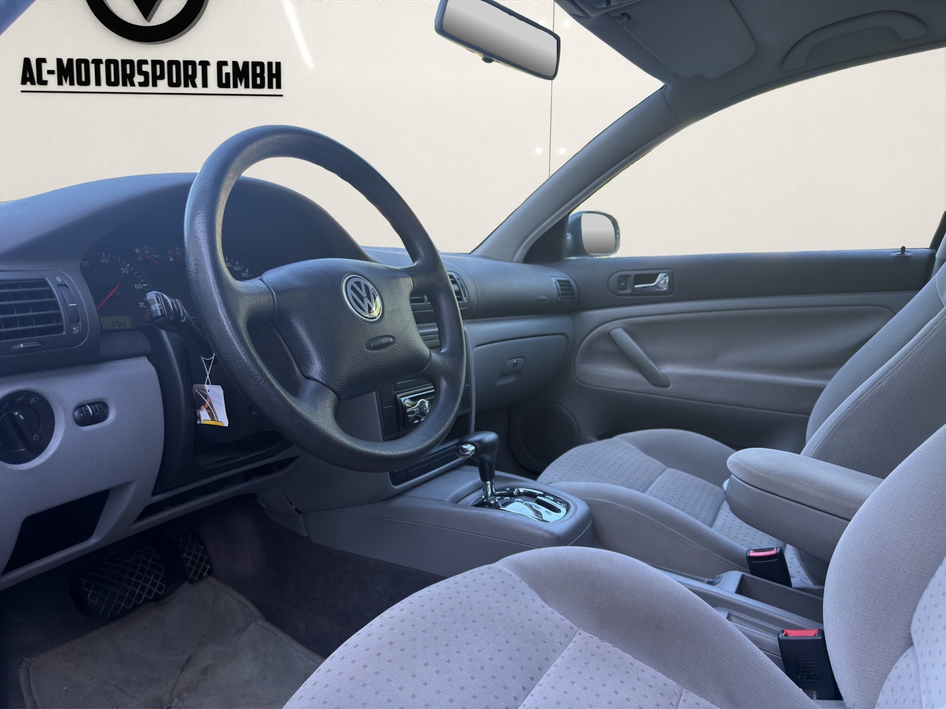 VW Passat Variant 1.8 T Highline-image-14
