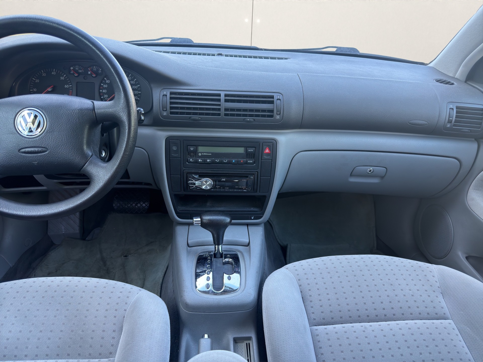 VW Passat Variant 1.8 T Highline-image-12