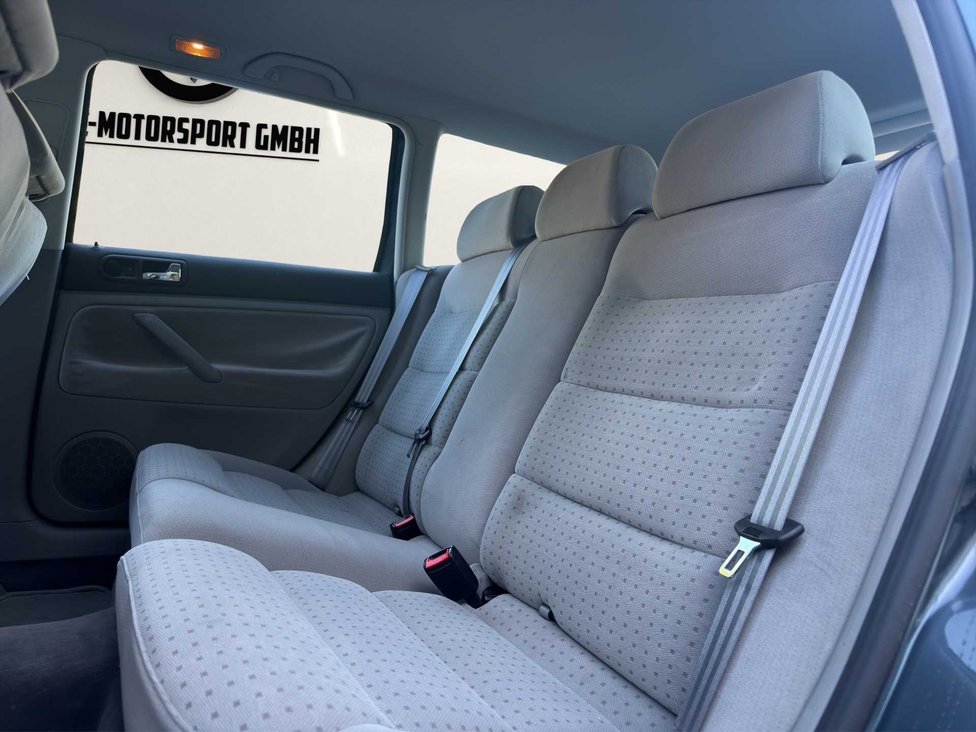 VW Passat Variant 1.8 T Highline-image-11