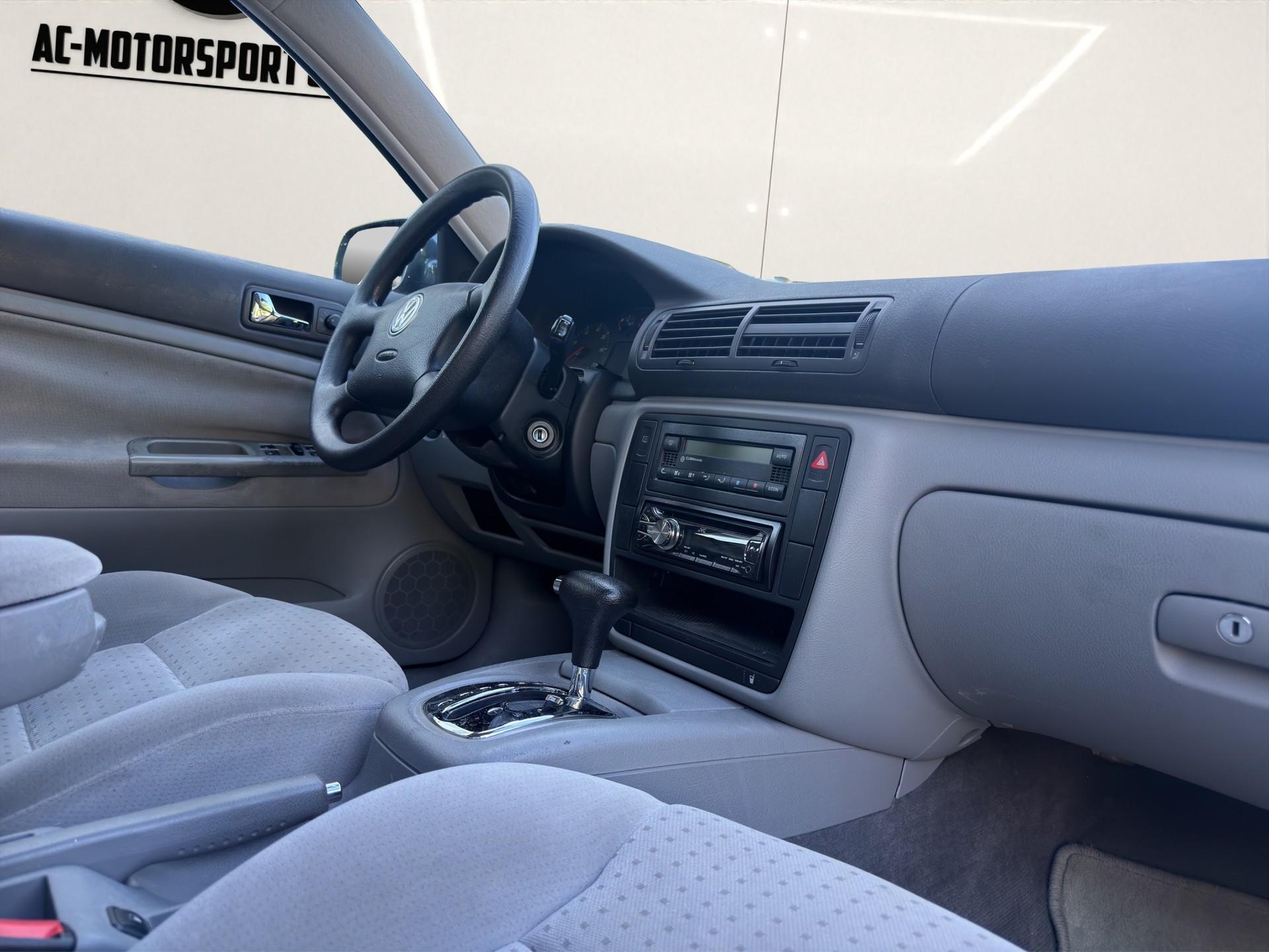 VW Passat Variant 1.8 T Highline-image-15