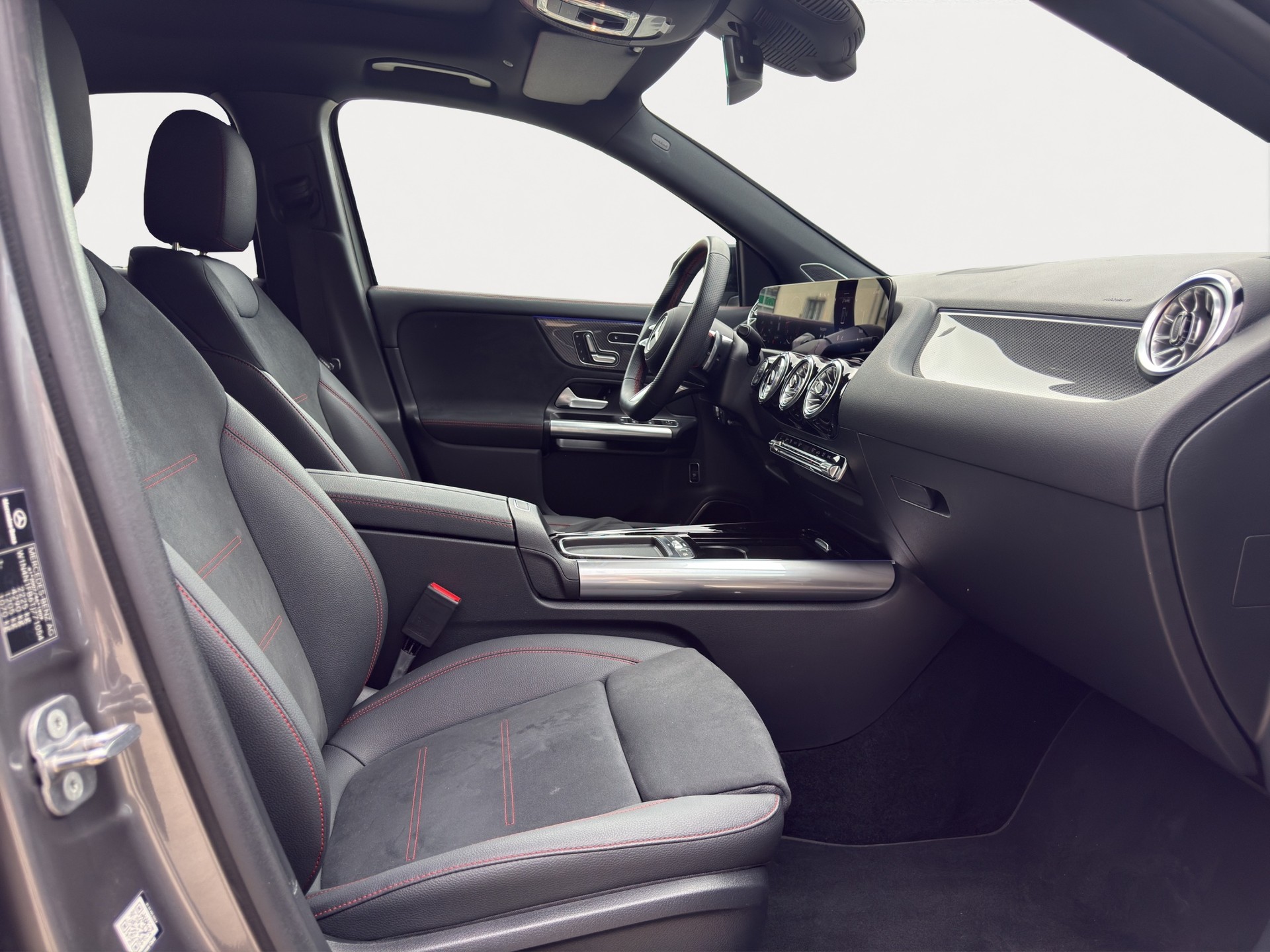 MERCEDES-BENZ GLA 220d 4Matic 8G-DCTSwiss Star-image-14