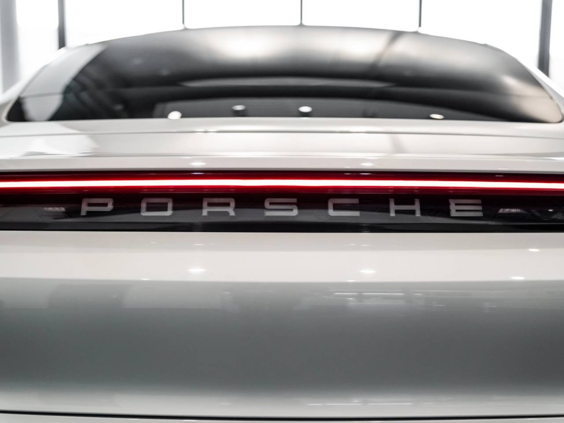 PORSCHE Taycan 4S-image-18